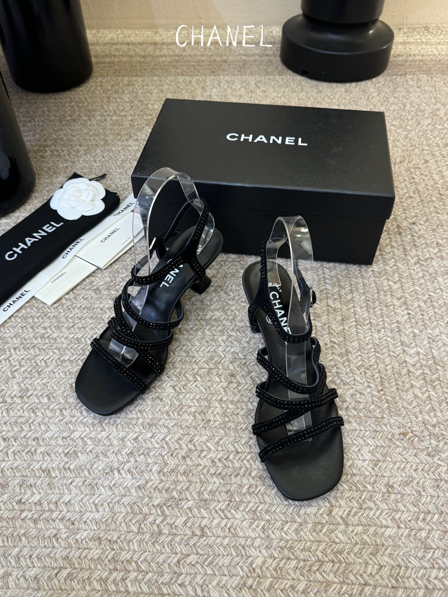 6公分香奈儿CHANEL春夏最新款一字带凉鞋超多明星网红种草 鞋头一字带印有双C定制金属扣 原版一比一复