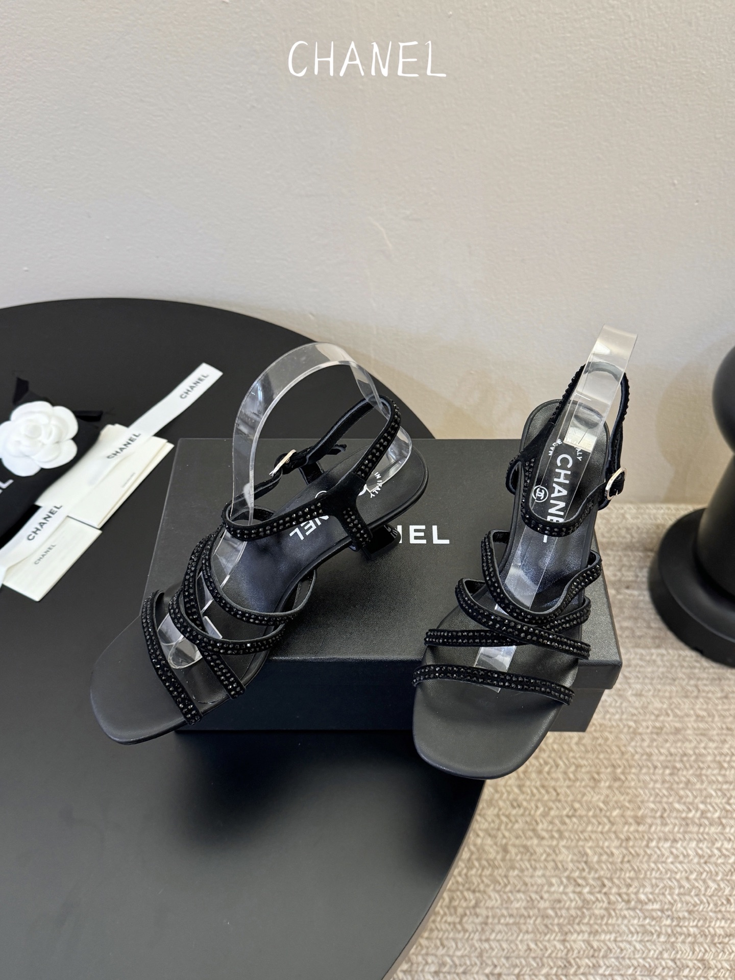 6公分香奈儿CHANEL春夏最新款一字带凉鞋超多明星网红种草 鞋头一字带印有双C定制金属扣 原版一比一复