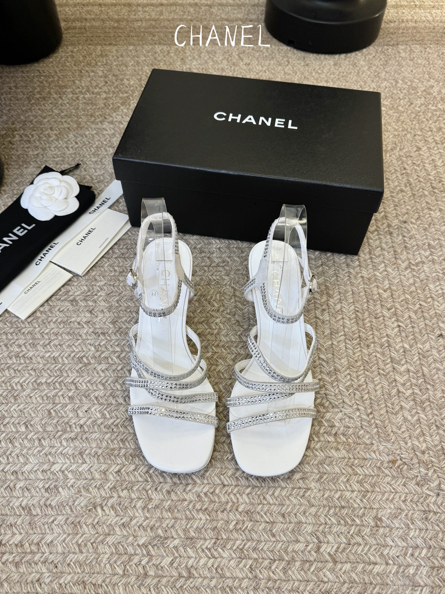 6公分香奈儿CHANEL春夏最新款一字带凉鞋超多明星网红种草 鞋头一字带印有双C定制金属扣 原版一比一复