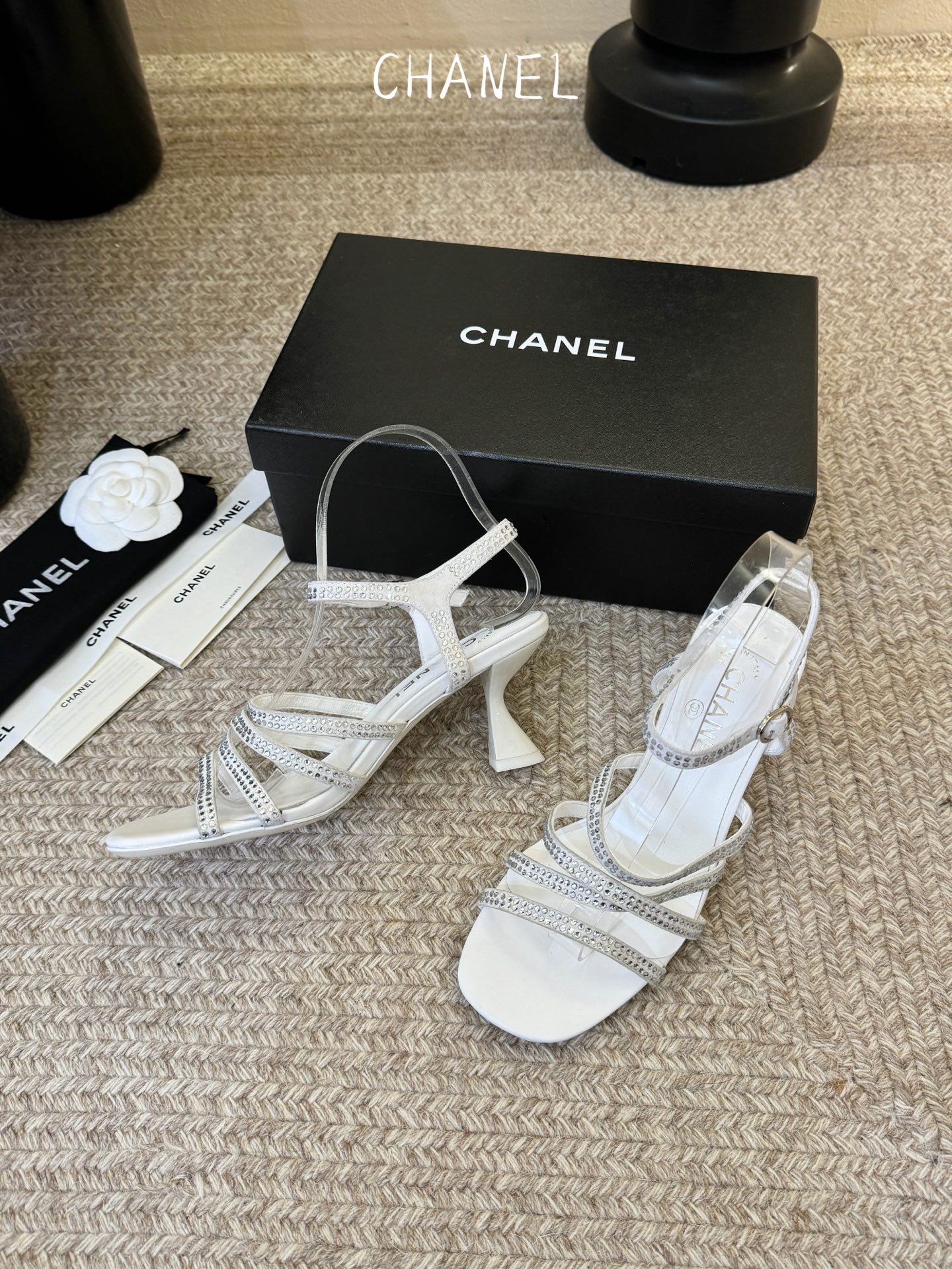 6公分香奈儿CHANEL春夏最新款一字带凉鞋超多明星网红种草 鞋头一字带印有双C定制金属扣 原版一比一复