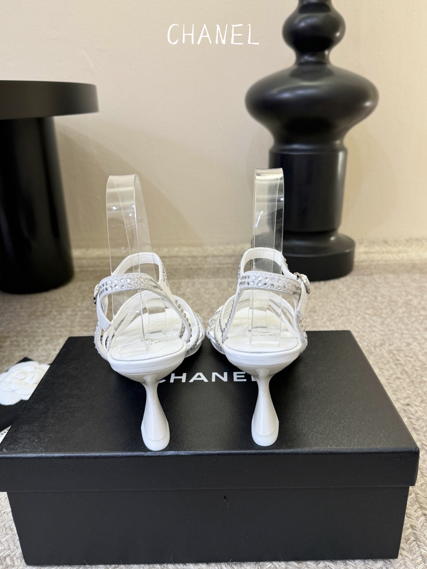 6公分香奈儿CHANEL春夏最新款一字带凉鞋超多明星网红种草 鞋头一字带印有双C定制金属扣 原版一比一复