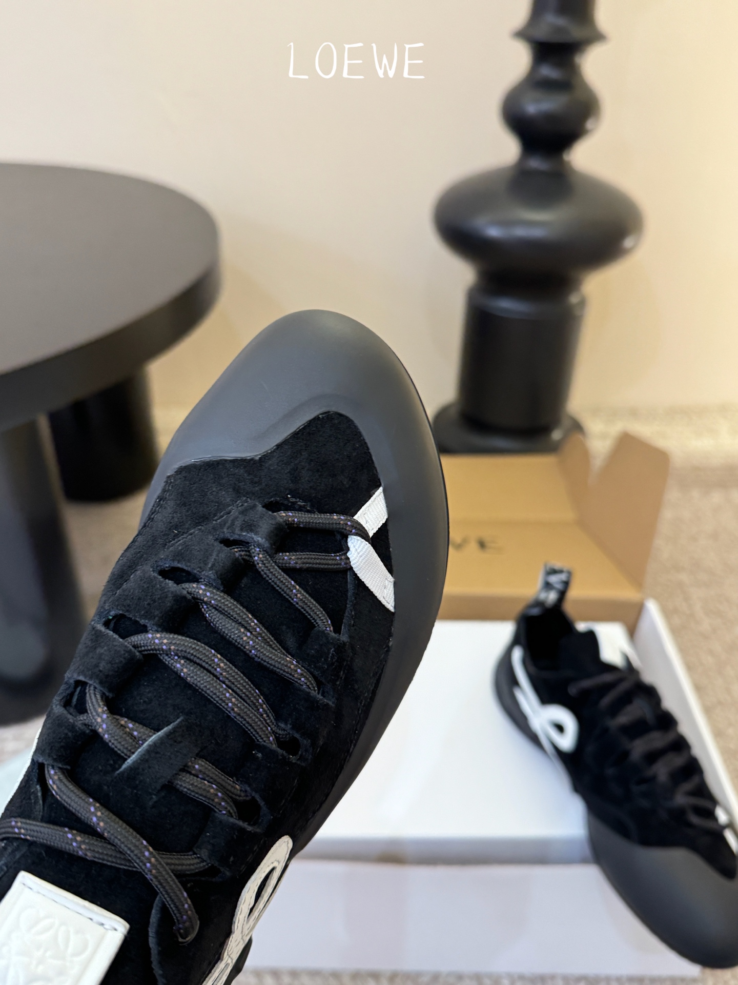 LOEW*早春新款复古技能运动鞋攀岩系列运动鞋，以专业攀岩鞋为灵感，将先锋机能美学与奢侈品牌的精致工艺完