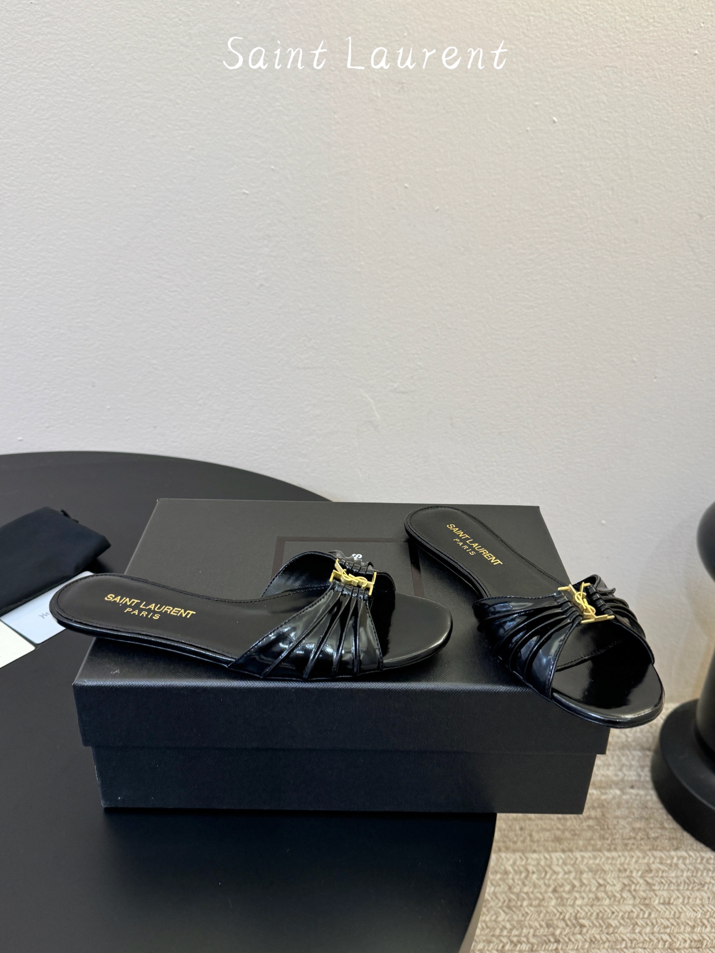 圣罗兰Saint Lauren* ss新YSL Logo平底鞋拖Ysl走秀款高跟鞋 各种小裙子搭配起来 
