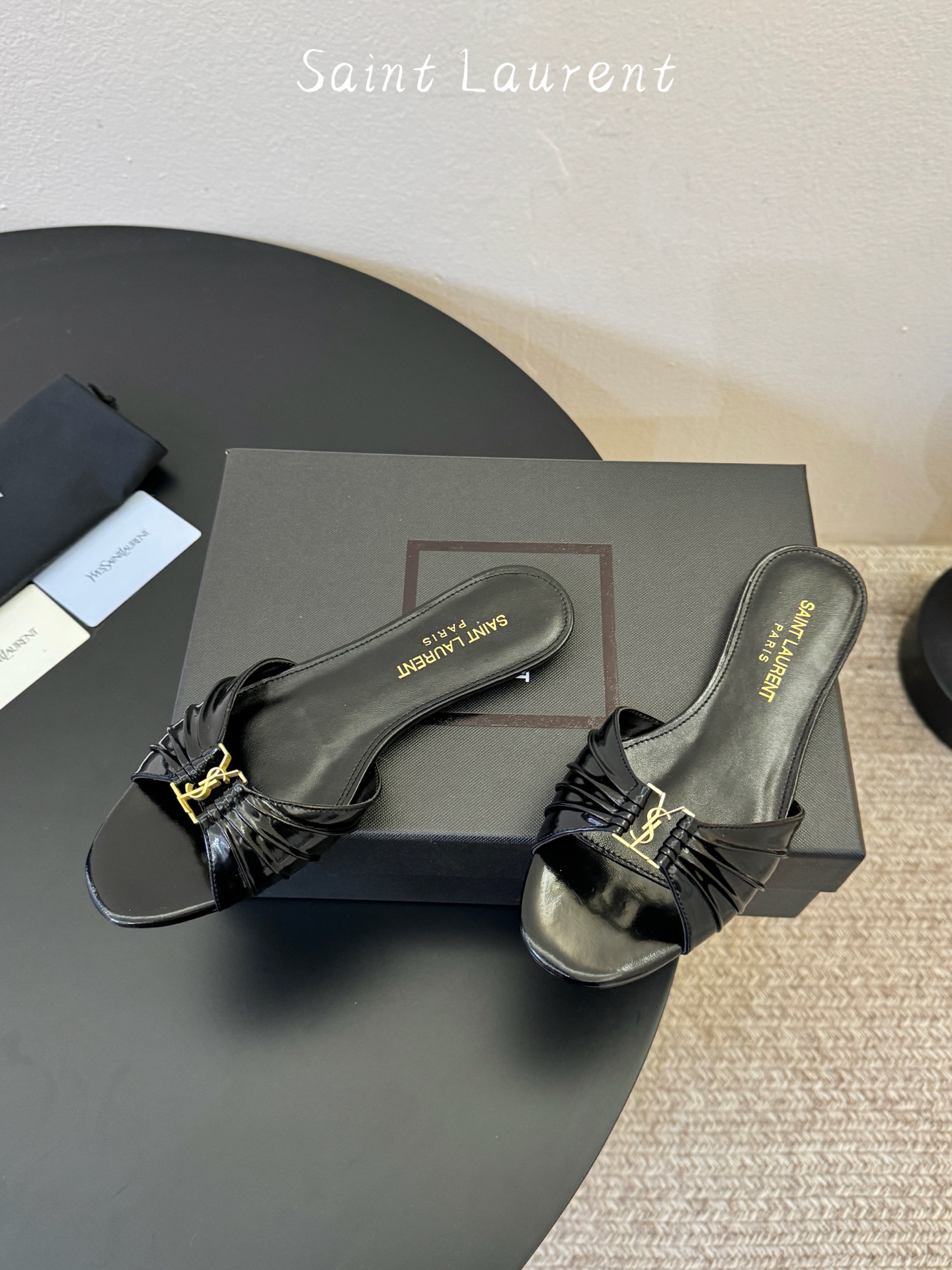 圣罗兰Saint Lauren* ss新YSL Logo平底鞋拖Ysl走秀款高跟鞋 各种小裙子搭配起来 
