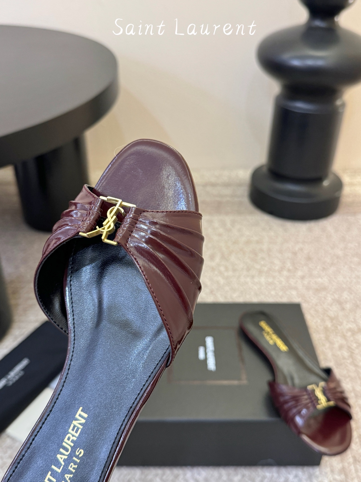 圣罗兰Saint Lauren* ss新YSL Logo平底鞋拖Ysl走秀款高跟鞋 各种小裙子搭配起来 