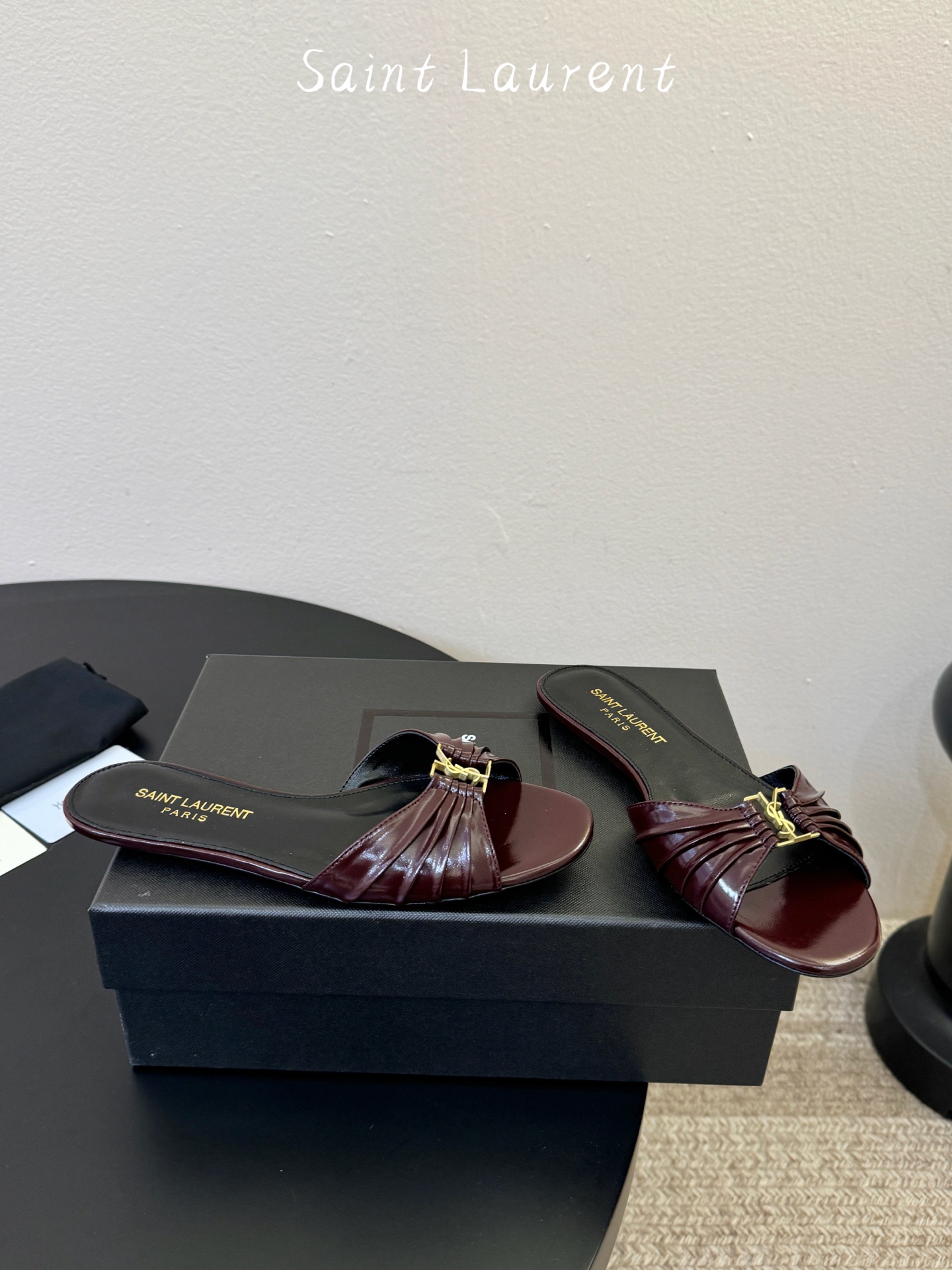 圣罗兰Saint Lauren* ss新YSL Logo平底鞋拖Ysl走秀款高跟鞋 各种小裙子搭配起来 