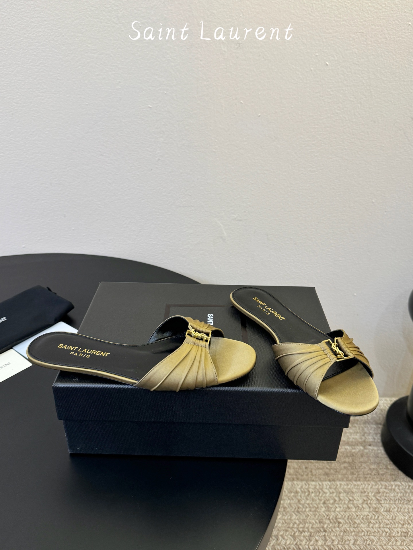 圣罗兰Saint Lauren* ss新YSL Logo平底鞋拖Ysl走秀款高跟鞋 各种小裙子搭配起来 