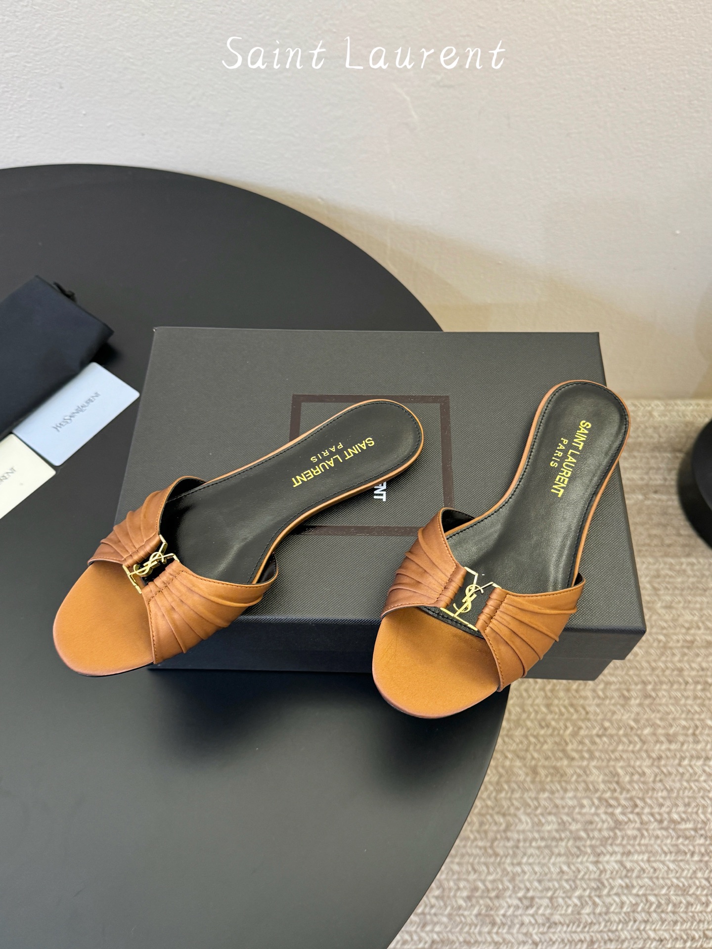 圣罗兰Saint Lauren* ss新YSL Logo平底鞋拖Ysl走秀款高跟鞋 各种小裙子搭配起来 