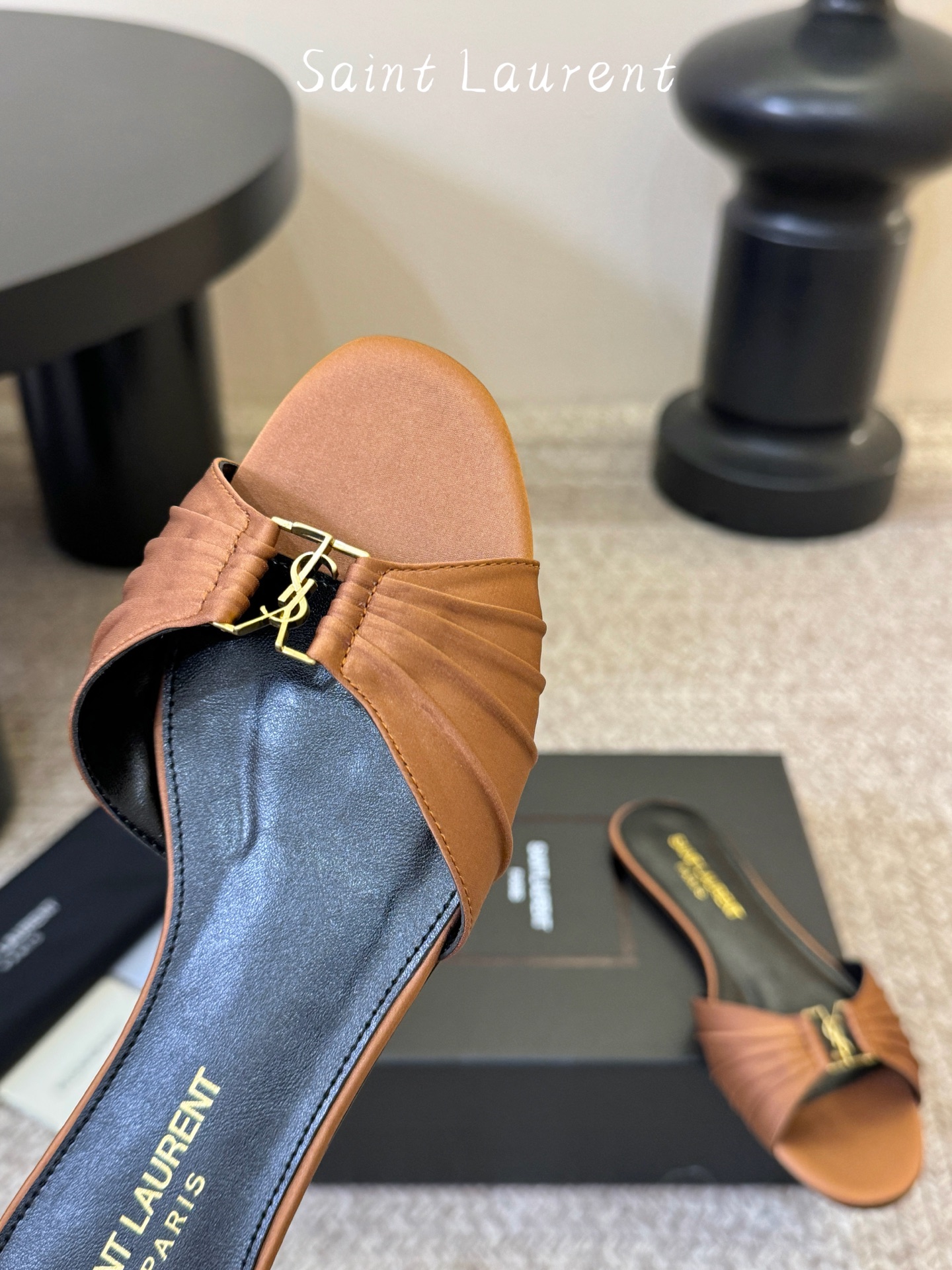 圣罗兰Saint Lauren* ss新YSL Logo平底鞋拖Ysl走秀款高跟鞋 各种小裙子搭配起来 