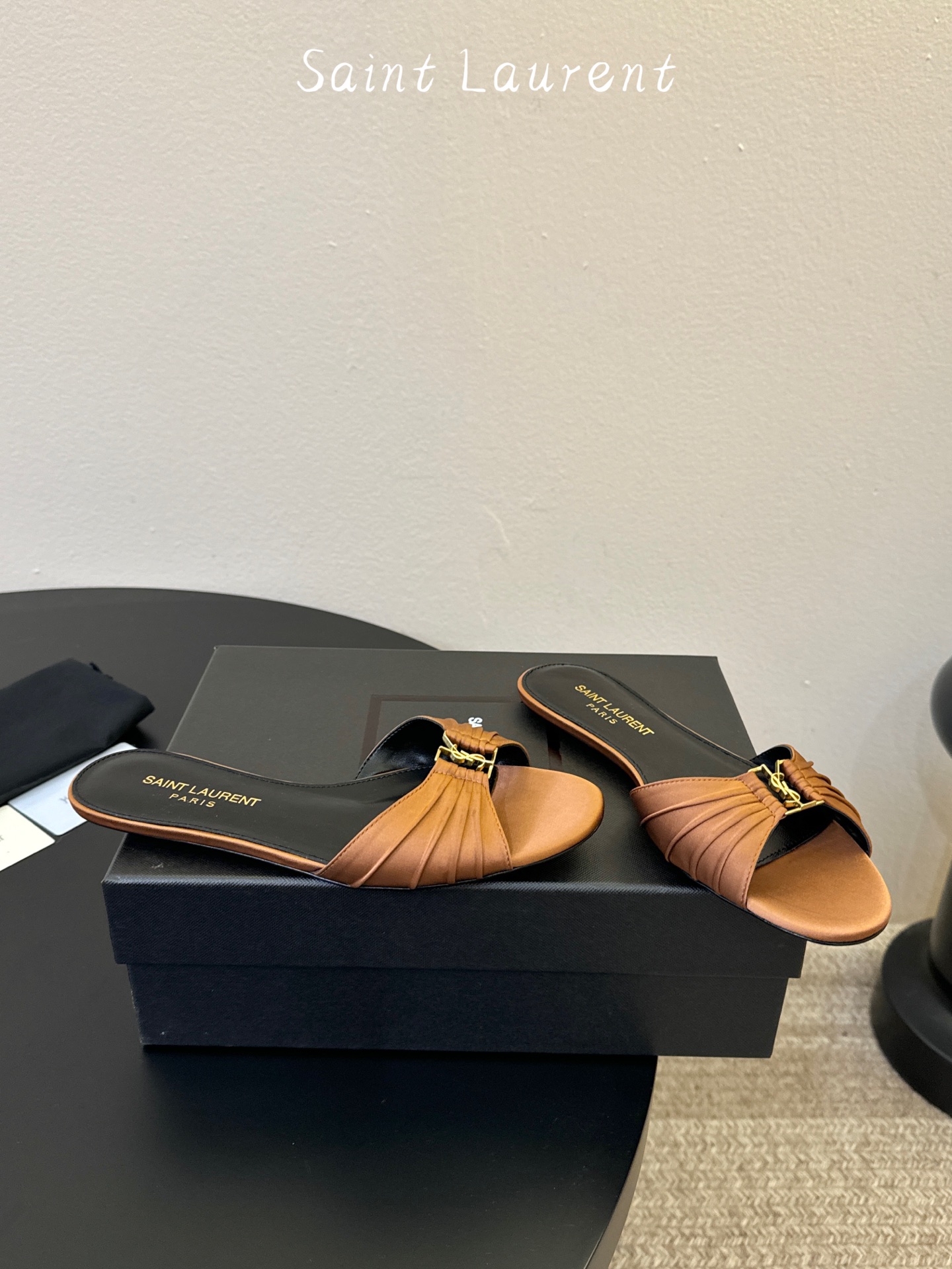 圣罗兰Saint Lauren* ss新YSL Logo平底鞋拖Ysl走秀款高跟鞋 各种小裙子搭配起来 