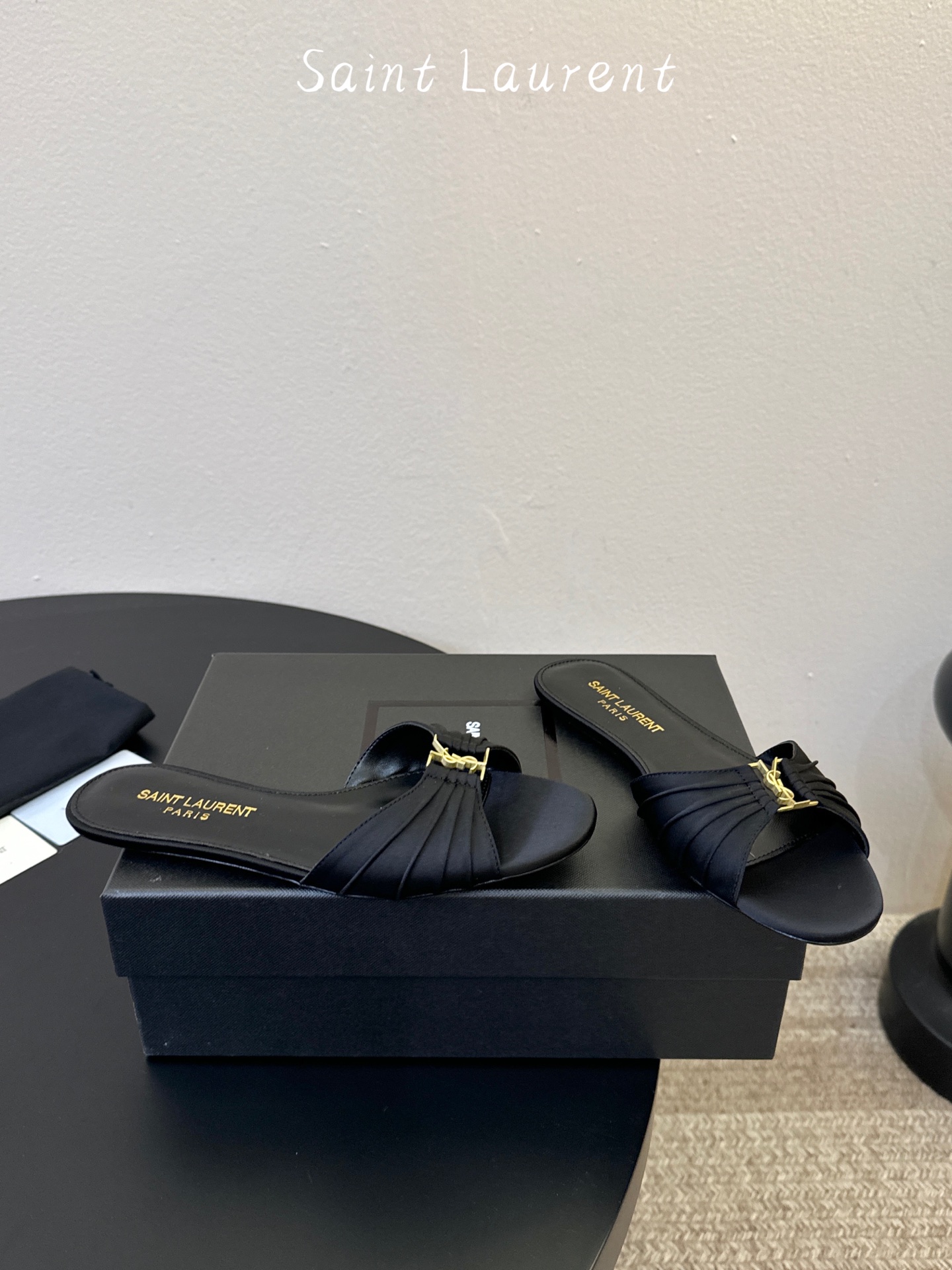 圣罗兰Saint Lauren* ss新YSL Logo平底鞋拖Ysl走秀款高跟鞋 各种小裙子搭配起来 