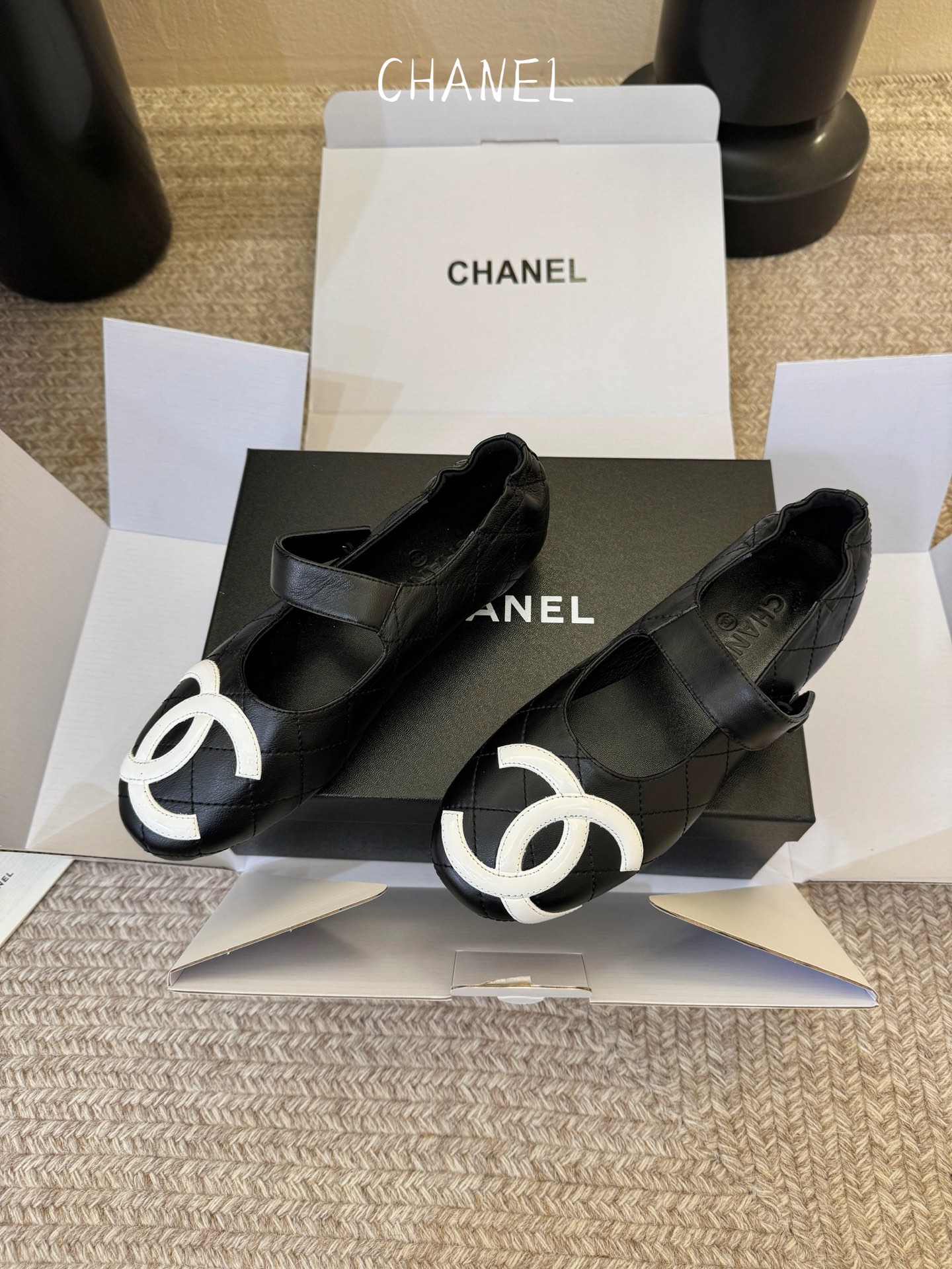 小香新品蝴蝶结芭蕾舞鞋 原版1:1复刻 经典中的经典 无论搭配裤装还是裙装都是完美 小圆头的设计很好的修