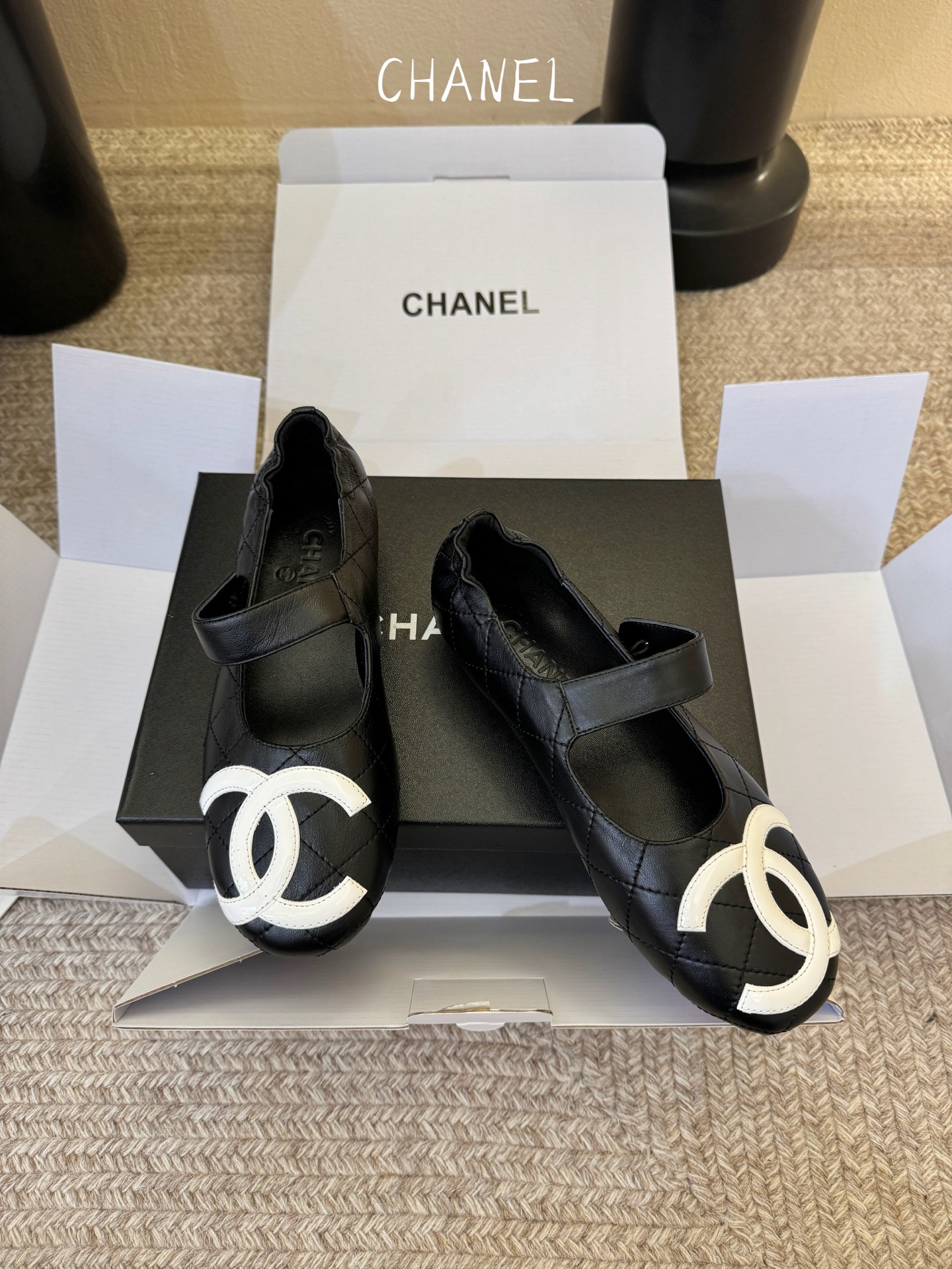 小香新品蝴蝶结芭蕾舞鞋 原版1:1复刻 经典中的经典 无论搭配裤装还是裙装都是完美 小圆头的设计很好的修