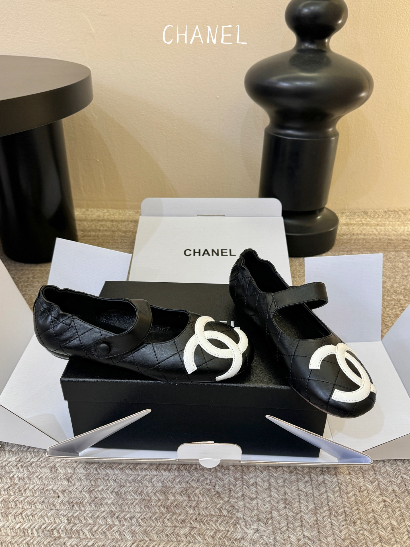 小香新品蝴蝶结芭蕾舞鞋 原版1:1复刻 经典中的经典 无论搭配裤装还是裙装都是完美 小圆头的设计很好的修