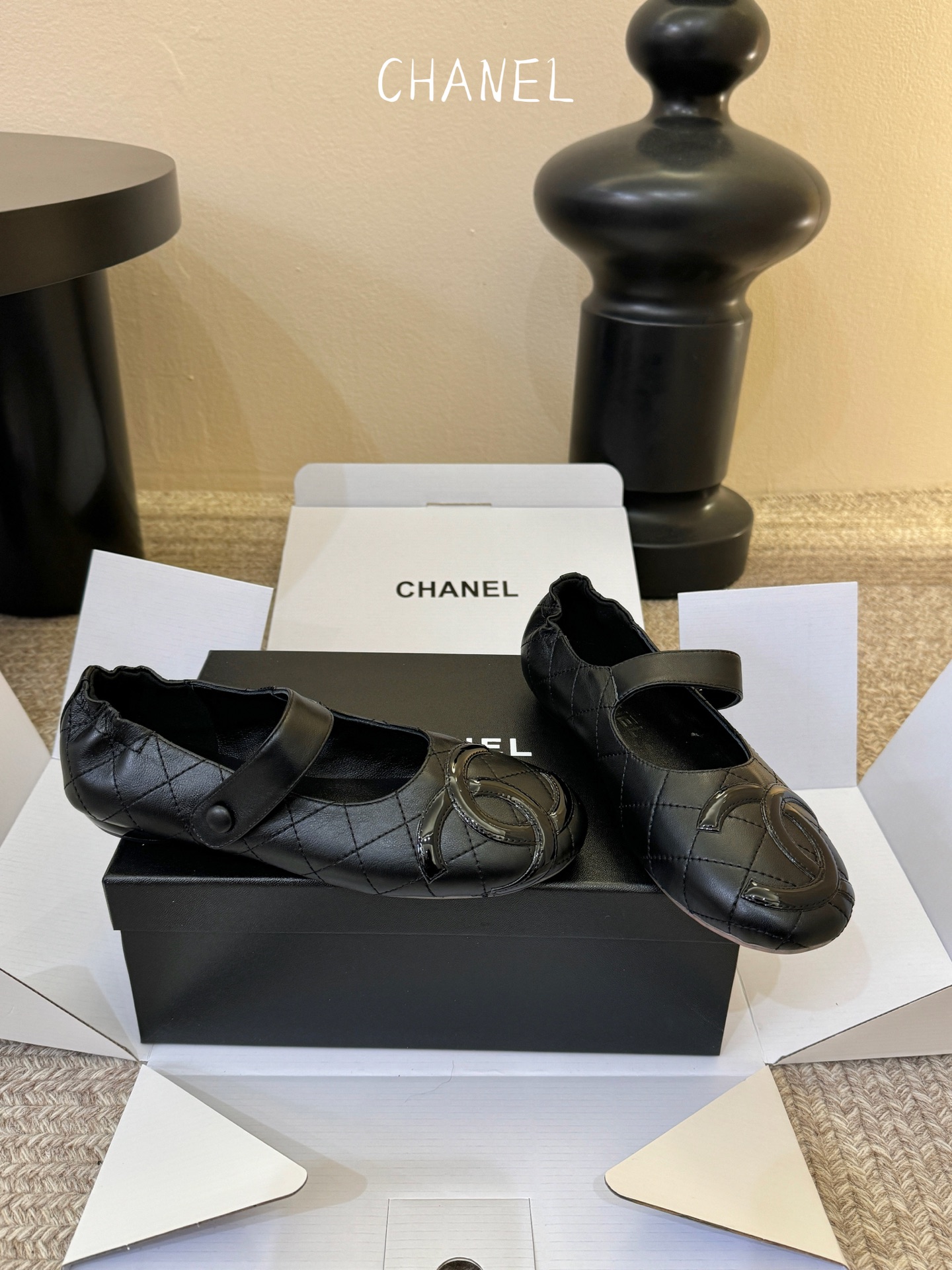 小香新品蝴蝶结芭蕾舞鞋 原版1:1复刻 经典中的经典 无论搭配裤装还是裙装都是完美 小圆头的设计很好的修