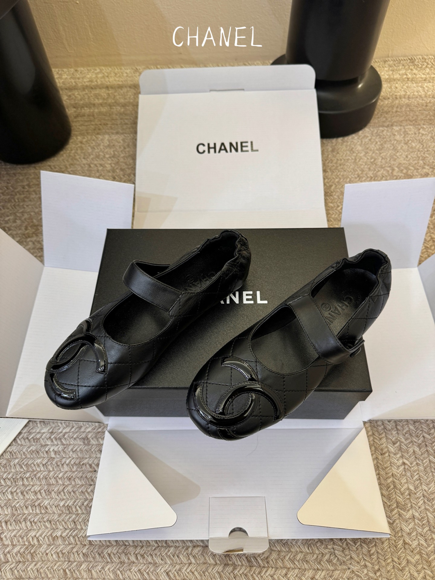 小香新品蝴蝶结芭蕾舞鞋 原版1:1复刻 经典中的经典 无论搭配裤装还是裙装都是完美 小圆头的设计很好的修