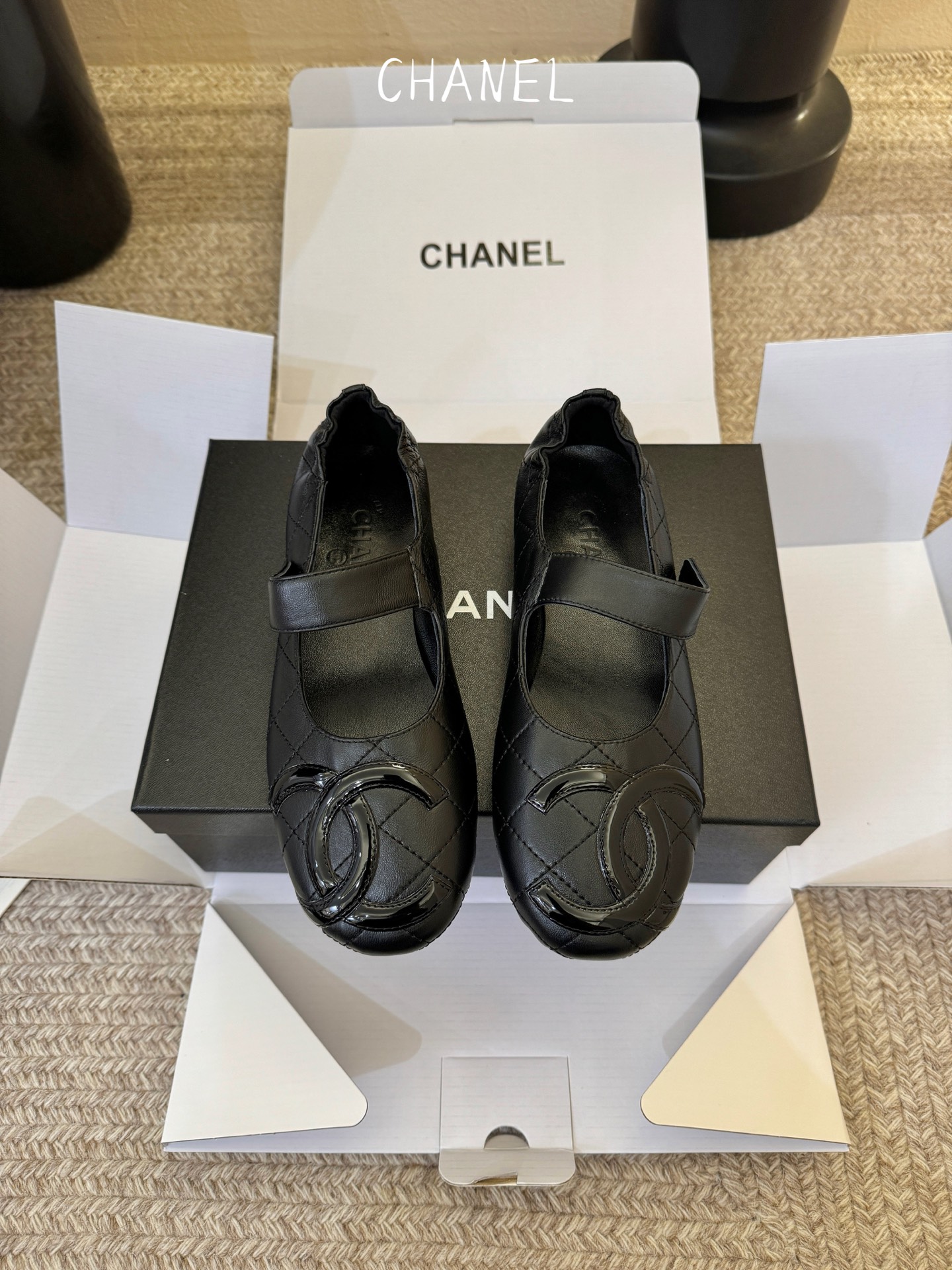 小香新品蝴蝶结芭蕾舞鞋 原版1:1复刻 经典中的经典 无论搭配裤装还是裙装都是完美 小圆头的设计很好的修