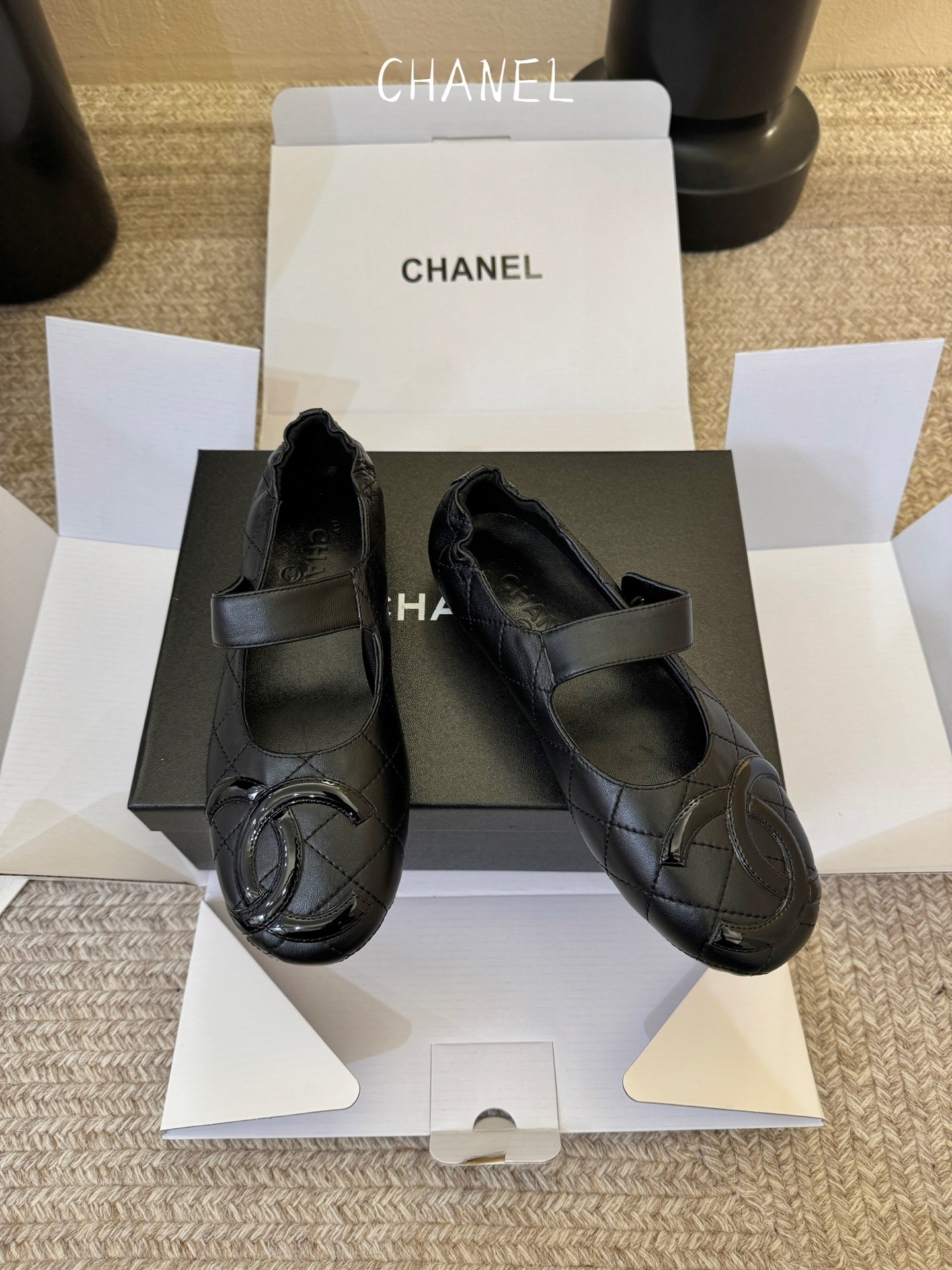 小香新品蝴蝶结芭蕾舞鞋 原版1:1复刻 经典中的经典 无论搭配裤装还是裙装都是完美 小圆头的设计很好的修