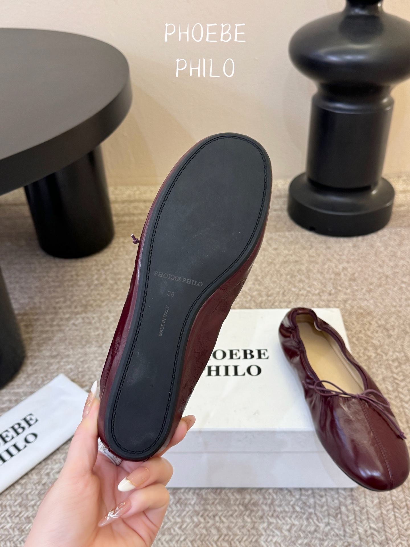 Phoebe Phil*早春新款芭蕾风软底单鞋经典的芭蕾鞋型，搭配鞋头的小蝴蝶结，自带软萌的少女感。鞋口