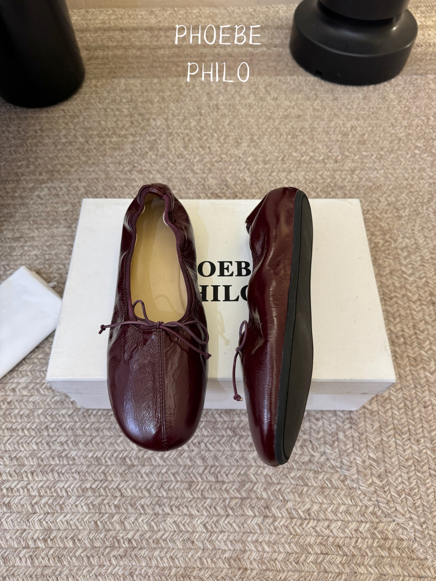 Phoebe Phil*早春新款芭蕾风软底单鞋经典的芭蕾鞋型，搭配鞋头的小蝴蝶结，自带软萌的少女感。鞋口