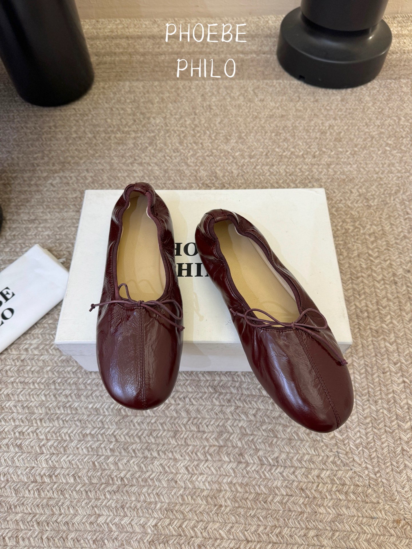 Phoebe Phil*早春新款芭蕾风软底单鞋经典的芭蕾鞋型，搭配鞋头的小蝴蝶结，自带软萌的少女感。鞋口