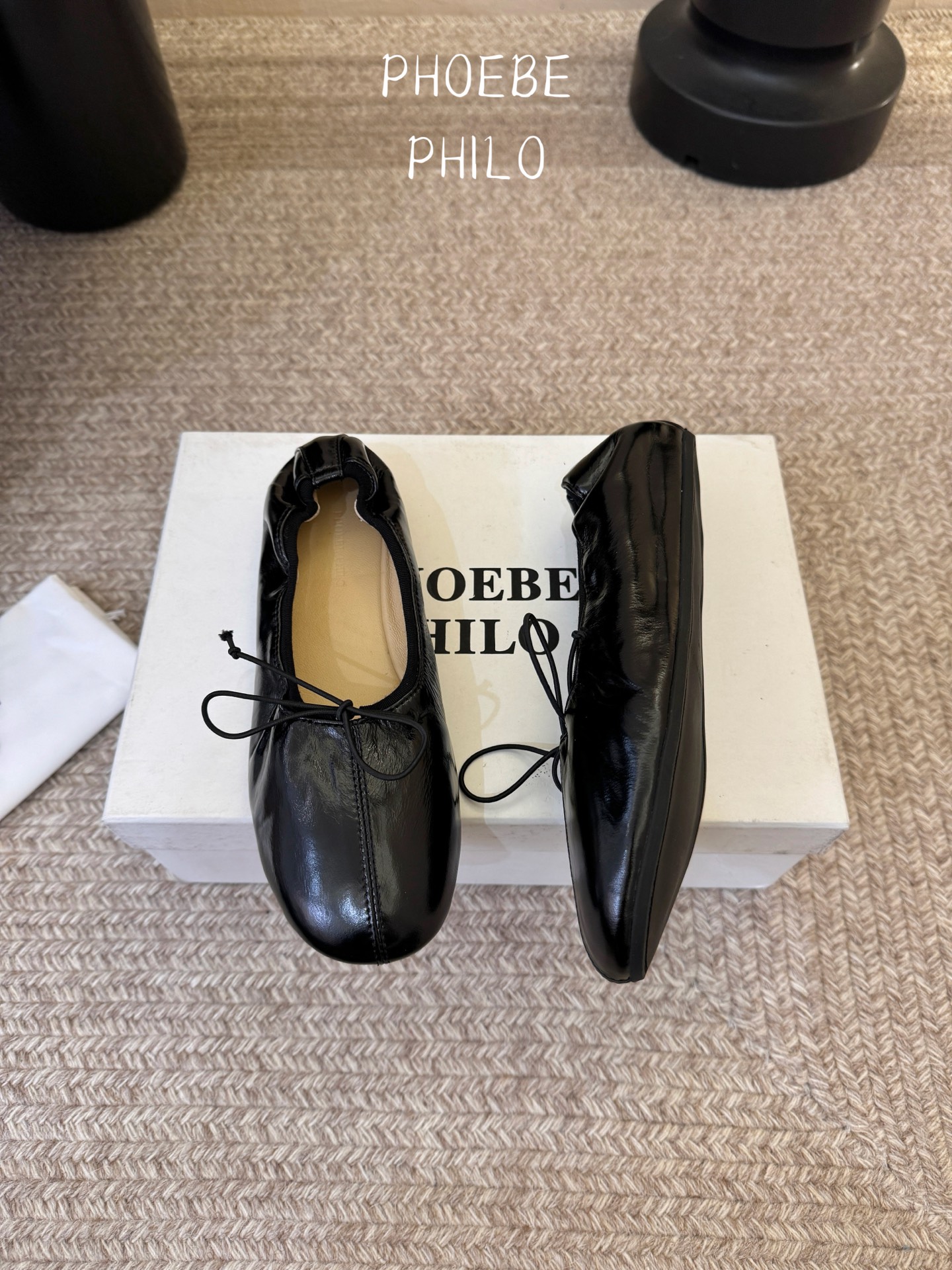 Phoebe Phil*早春新款芭蕾风软底单鞋经典的芭蕾鞋型，搭配鞋头的小蝴蝶结，自带软萌的少女感。鞋口