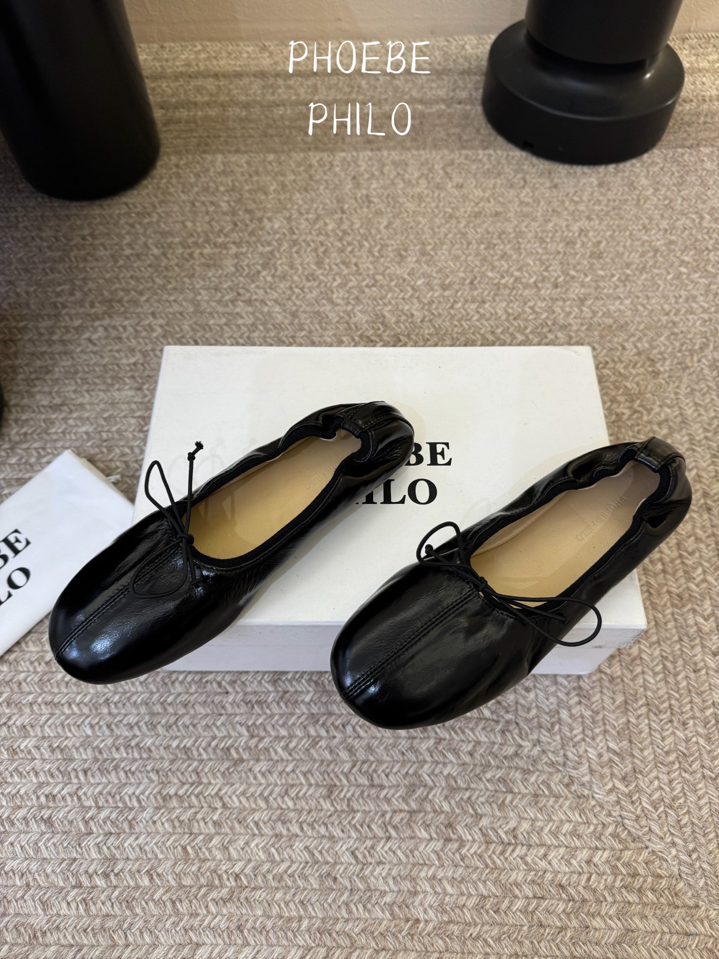 Phoebe Phil*早春新款芭蕾风软底单鞋经典的芭蕾鞋型，搭配鞋头的小蝴蝶结，自带软萌的少女感。鞋口