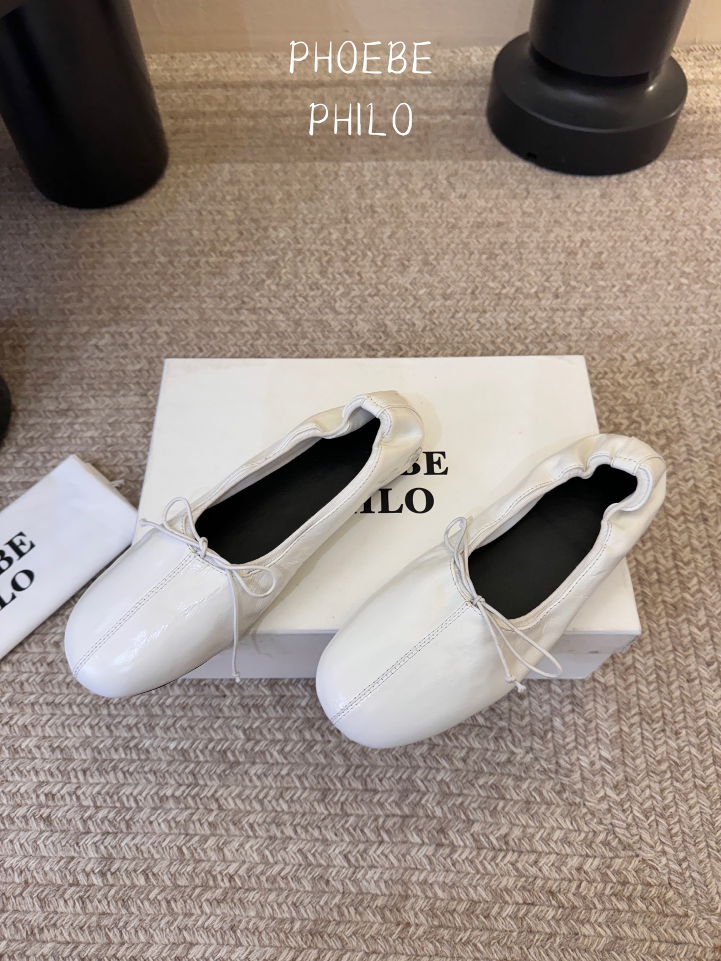 Phoebe Phil*早春新款芭蕾风软底单鞋经典的芭蕾鞋型，搭配鞋头的小蝴蝶结，自带软萌的少女感。鞋口