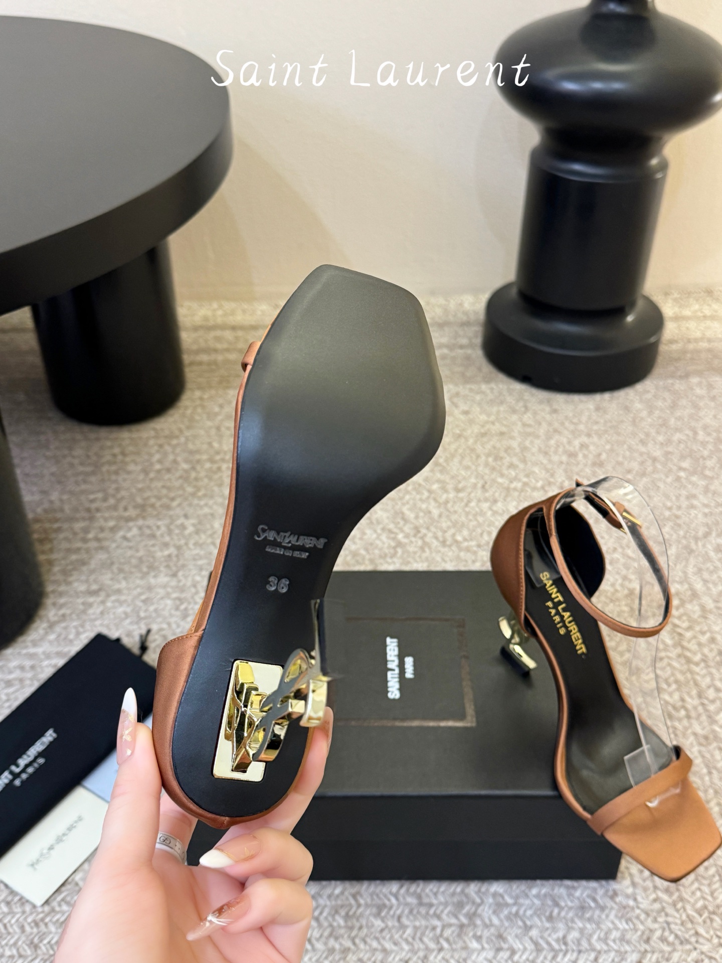 𝗦𝗔𝗜𝗡𝗧 𝗟𝗔𝗨𝗥𝗘𝗡*ysl 经典款高跟凉鞋 唯有YSL最懂女人心 不接受反驳 超级无敌女人味神器 