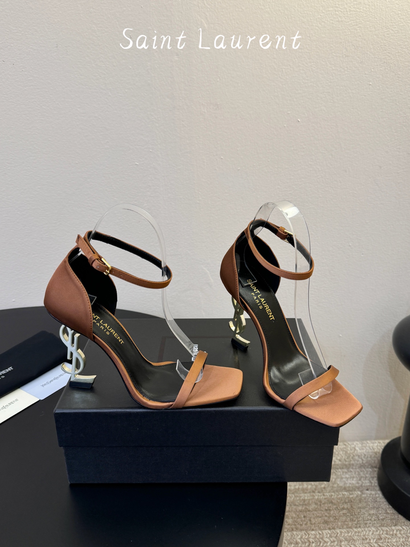 𝗦𝗔𝗜𝗡𝗧 𝗟𝗔𝗨𝗥𝗘𝗡*ysl 经典款高跟凉鞋 唯有YSL最懂女人心 不接受反驳 超级无敌女人味神器 