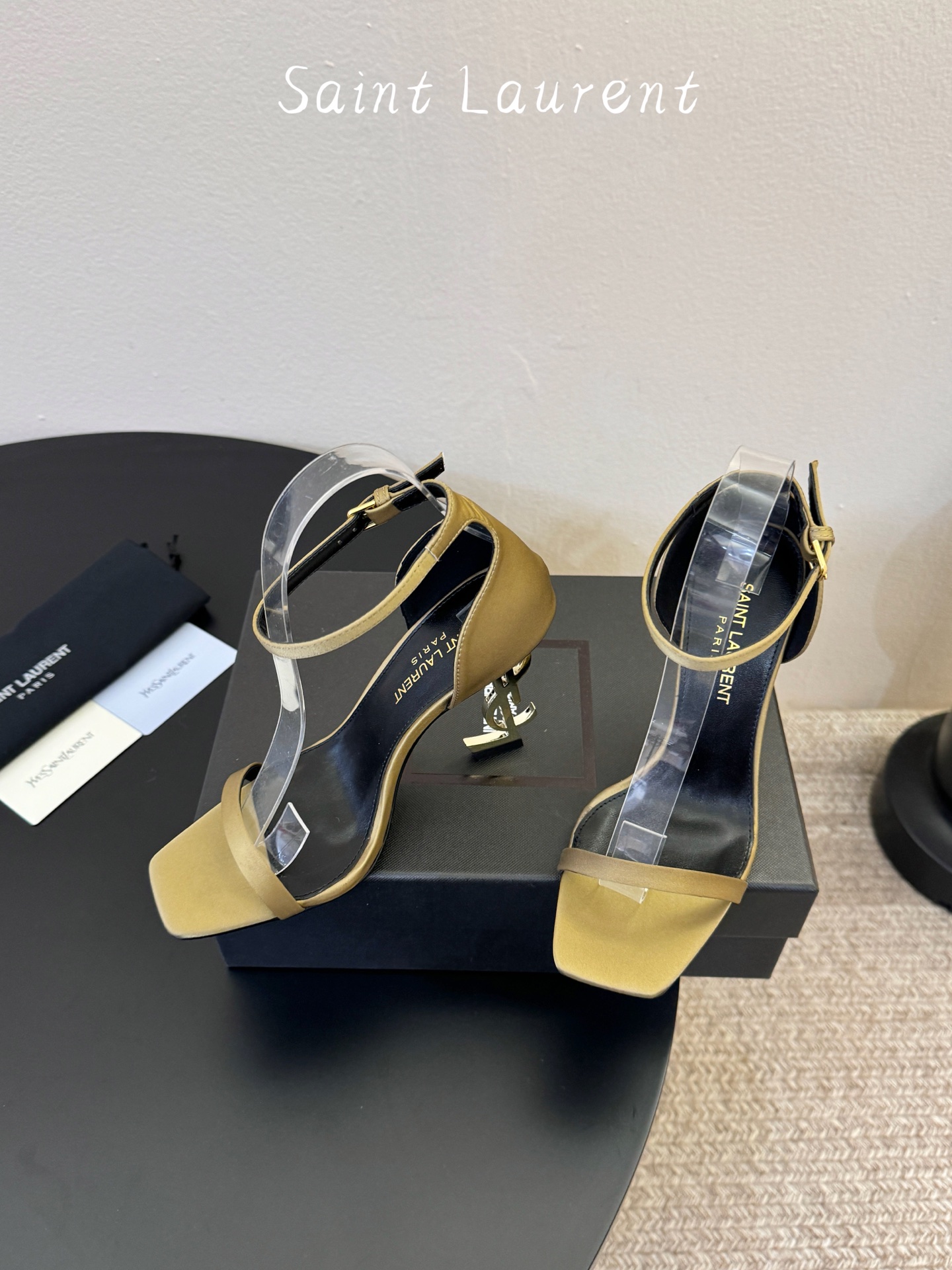 𝗦𝗔𝗜𝗡𝗧 𝗟𝗔𝗨𝗥𝗘𝗡*ysl 经典款高跟凉鞋 唯有YSL最懂女人心 不接受反驳 超级无敌女人味神器 