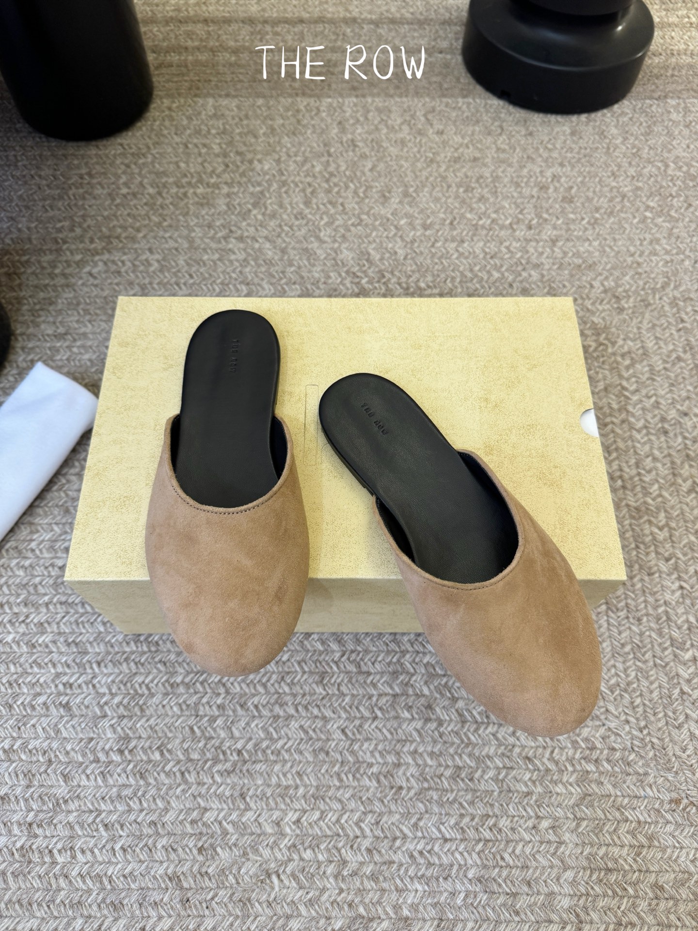 The Row 26ss 春夏新款 圆头绒面半拖这是一个用最好的材质来制作极简风的品牌，非常用心的工艺收