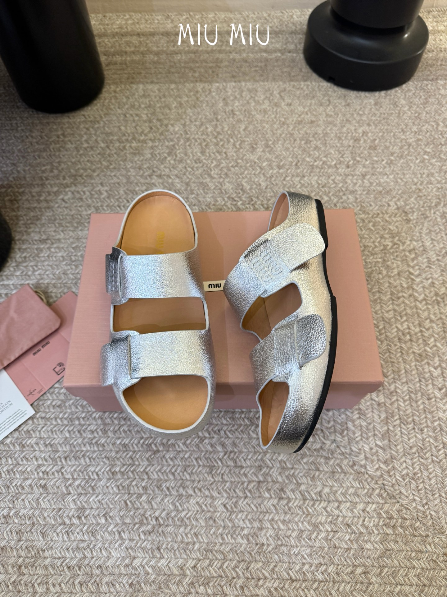 顶级 MiuMiu/缪缪2026ss夏季必备新款厚底勃肯沙滩拖鞋这个鞋型真的属于经典不会过时的设计而且符