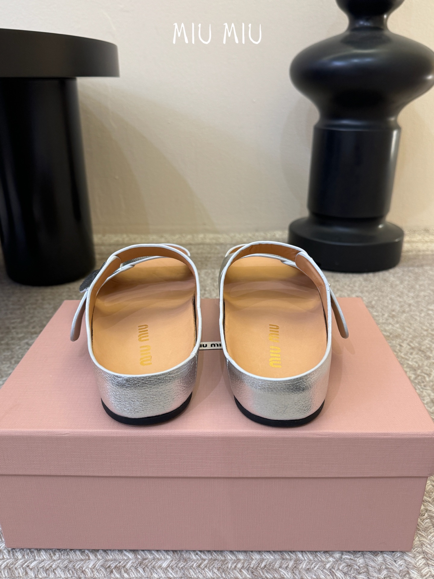 顶级 MiuMiu/缪缪2026ss夏季必备新款厚底勃肯沙滩拖鞋这个鞋型真的属于经典不会过时的设计而且符