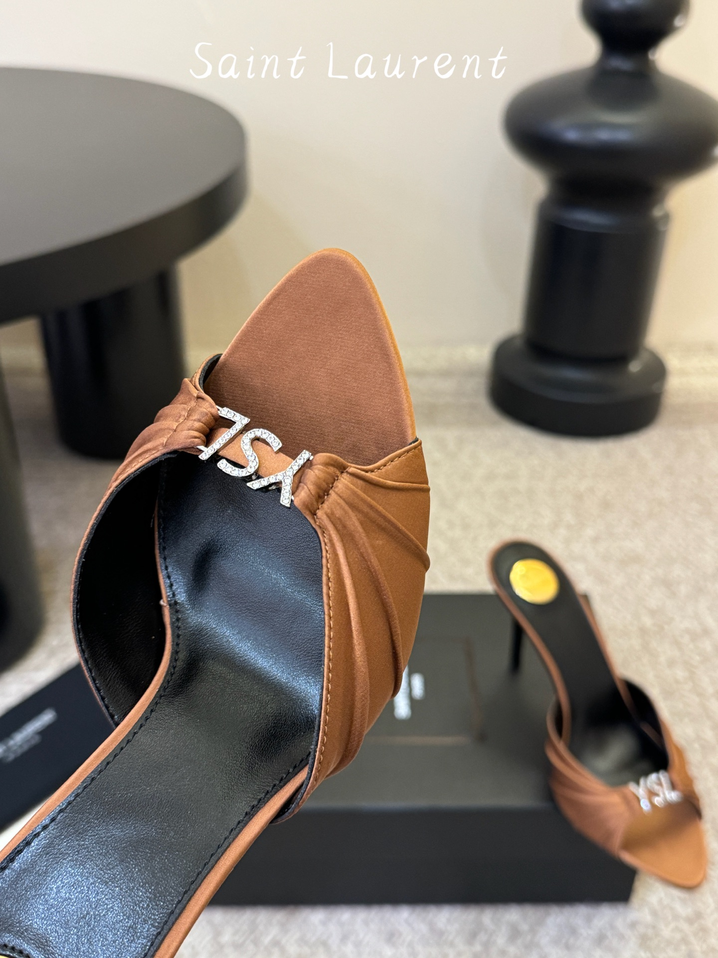 下单备注9cmSaint Laurent / 圣罗兰Lee金属钻链条尖头高跟鞋YSL姐姐的美丽尤物高跟鞋