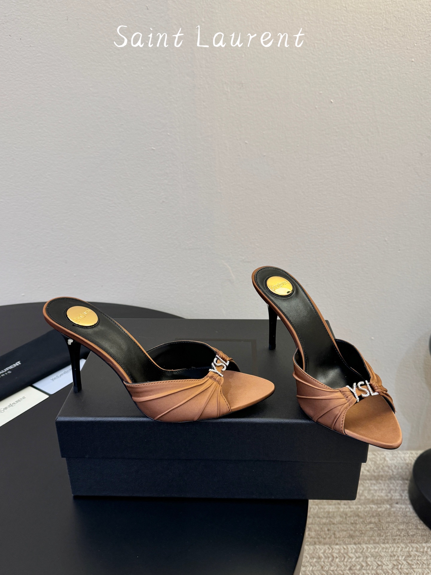 下单备注9cmSaint Laurent / 圣罗兰Lee金属钻链条尖头高跟鞋YSL姐姐的美丽尤物高跟鞋