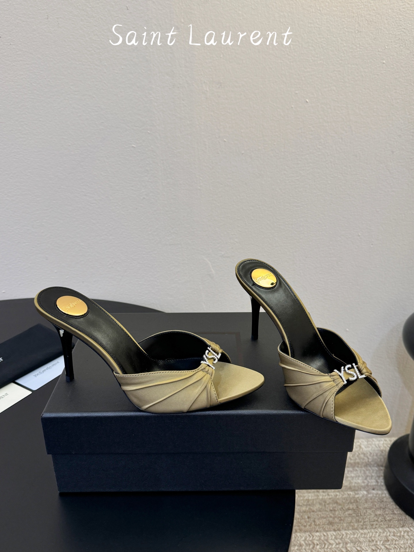 下单备注9cmSaint Laurent / 圣罗兰Lee金属钻链条尖头高跟鞋YSL姐姐的美丽尤物高跟鞋