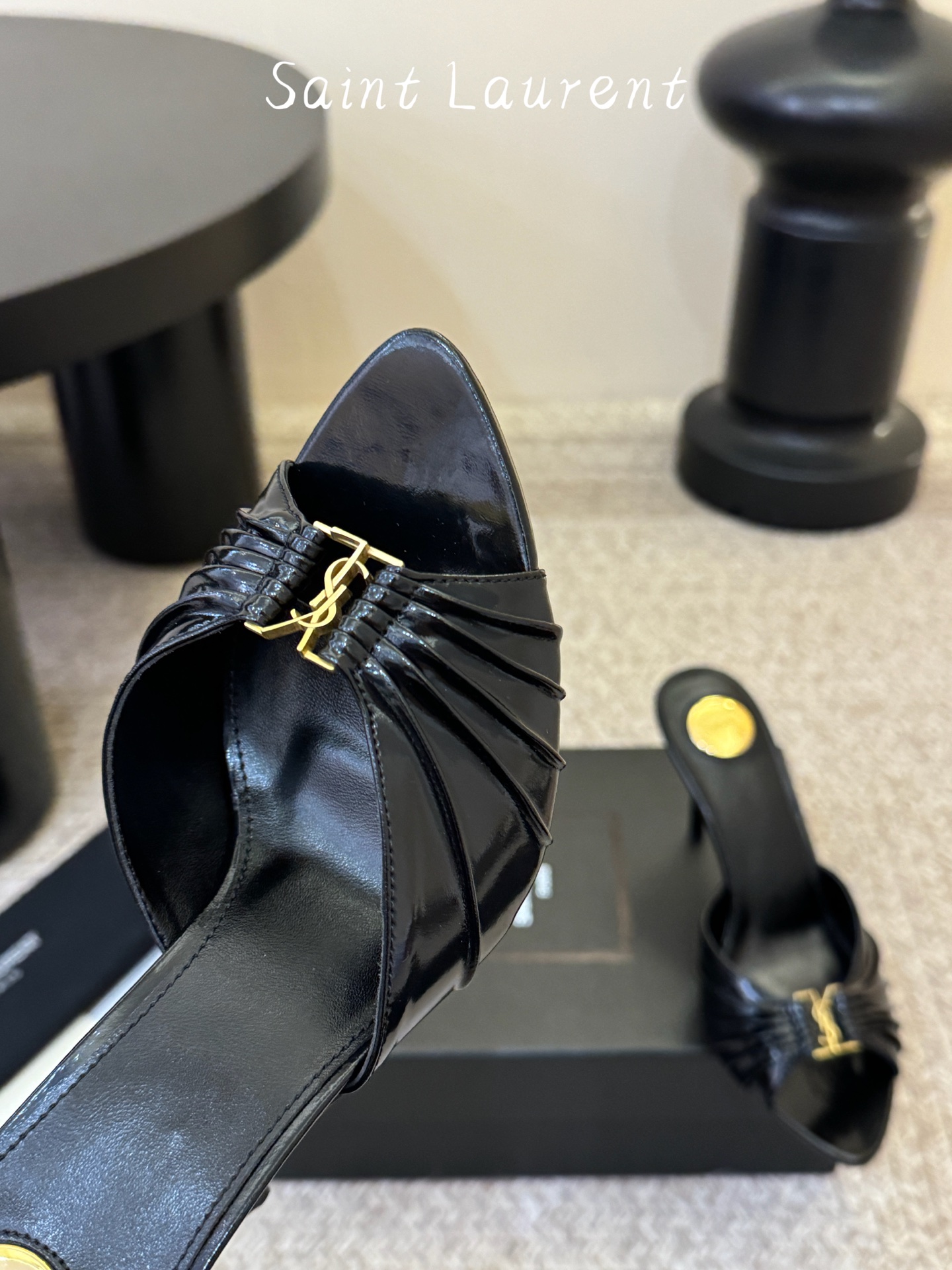 下单备注9cmSaint Laurent / 圣罗兰Lee金属钻链条尖头高跟鞋YSL姐姐的美丽尤物高跟鞋