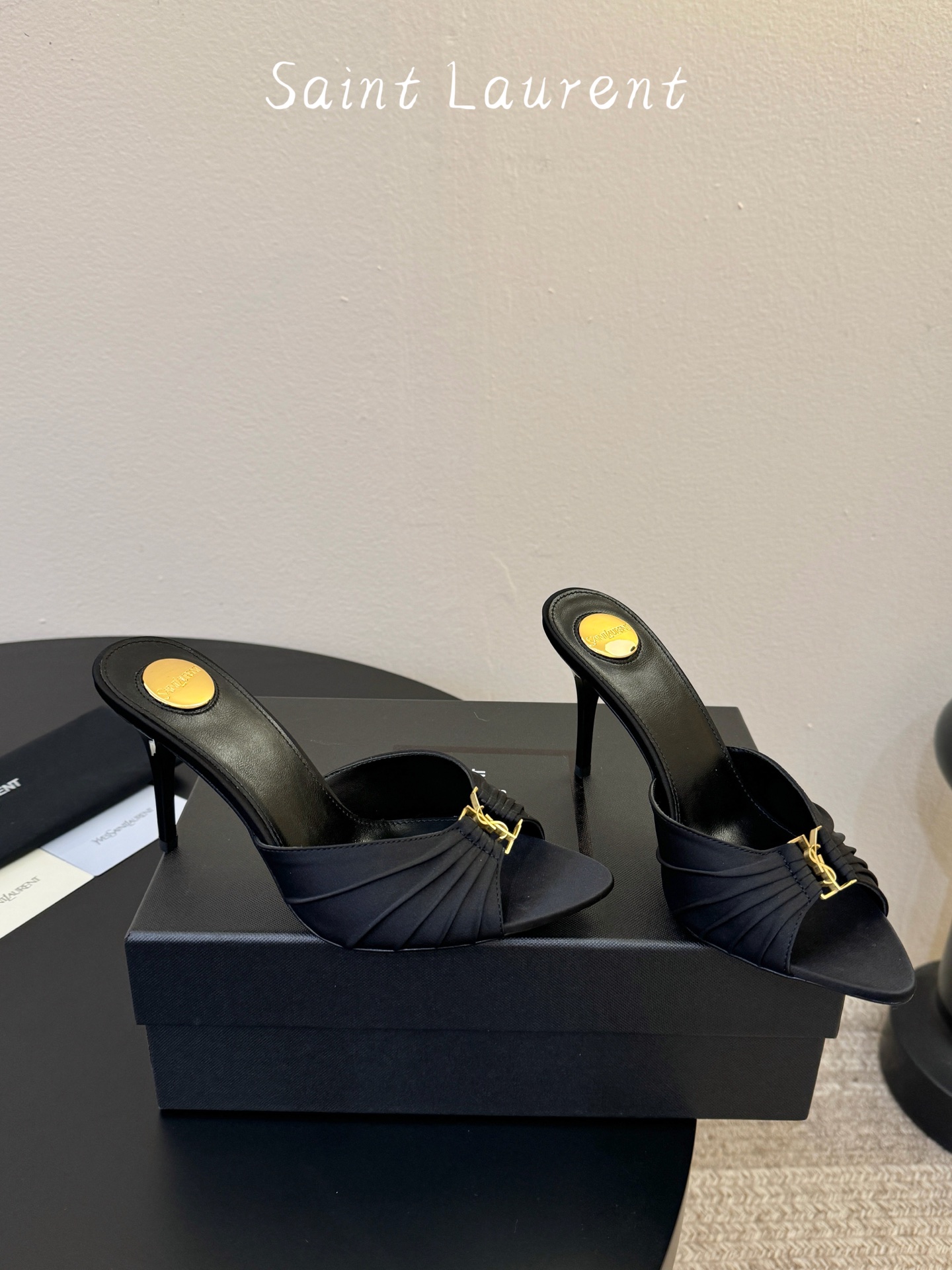 下单备注9cmSaint Laurent / 圣罗兰Lee金属钻链条尖头高跟鞋YSL姐姐的美丽尤物高跟鞋