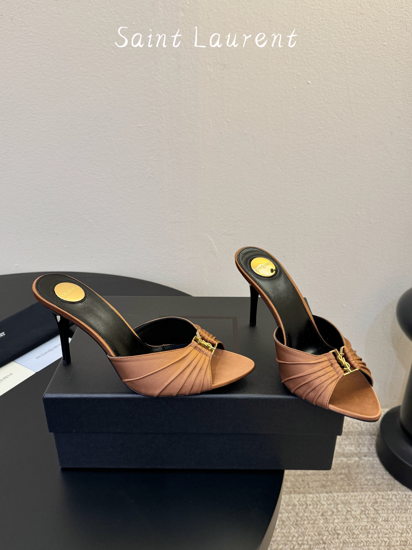 下单备注9cmSaint Laurent / 圣罗兰Lee金属钻链条尖头高跟鞋YSL姐姐的美丽尤物高跟鞋