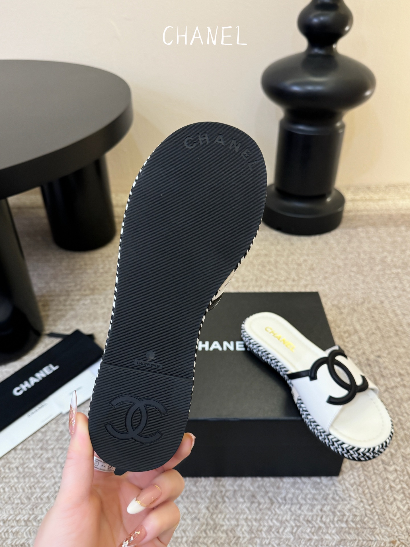 chane* 25ss 小香 平底拖鞋夏日配搭创造更多可能性！夏日气息满满 编织面透气舒适 大底Logo