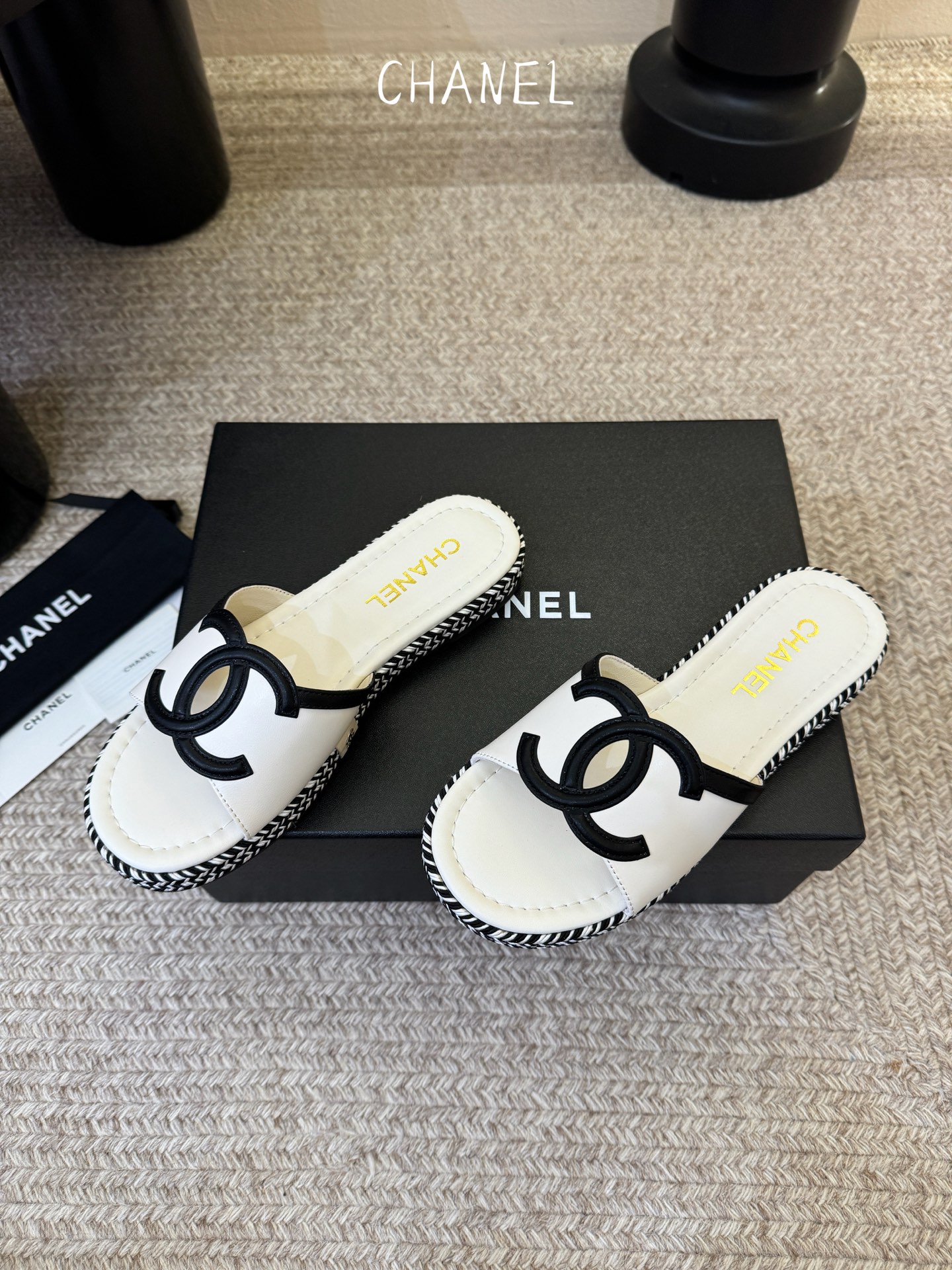 chane* 25ss 小香 平底拖鞋夏日配搭创造更多可能性！夏日气息满满 编织面透气舒适 大底Logo