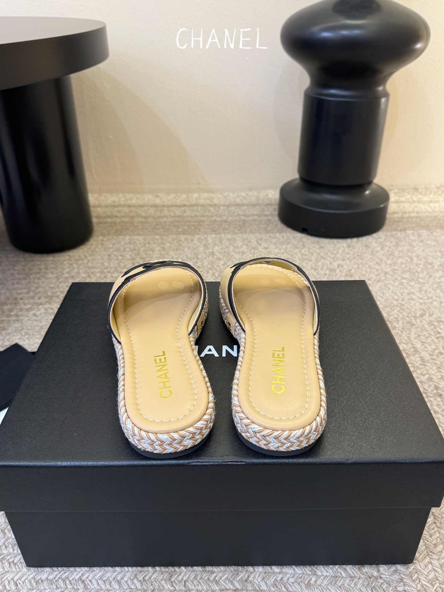 chane* 25ss 小香 平底拖鞋夏日配搭创造更多可能性！夏日气息满满 编织面透气舒适 大底Logo