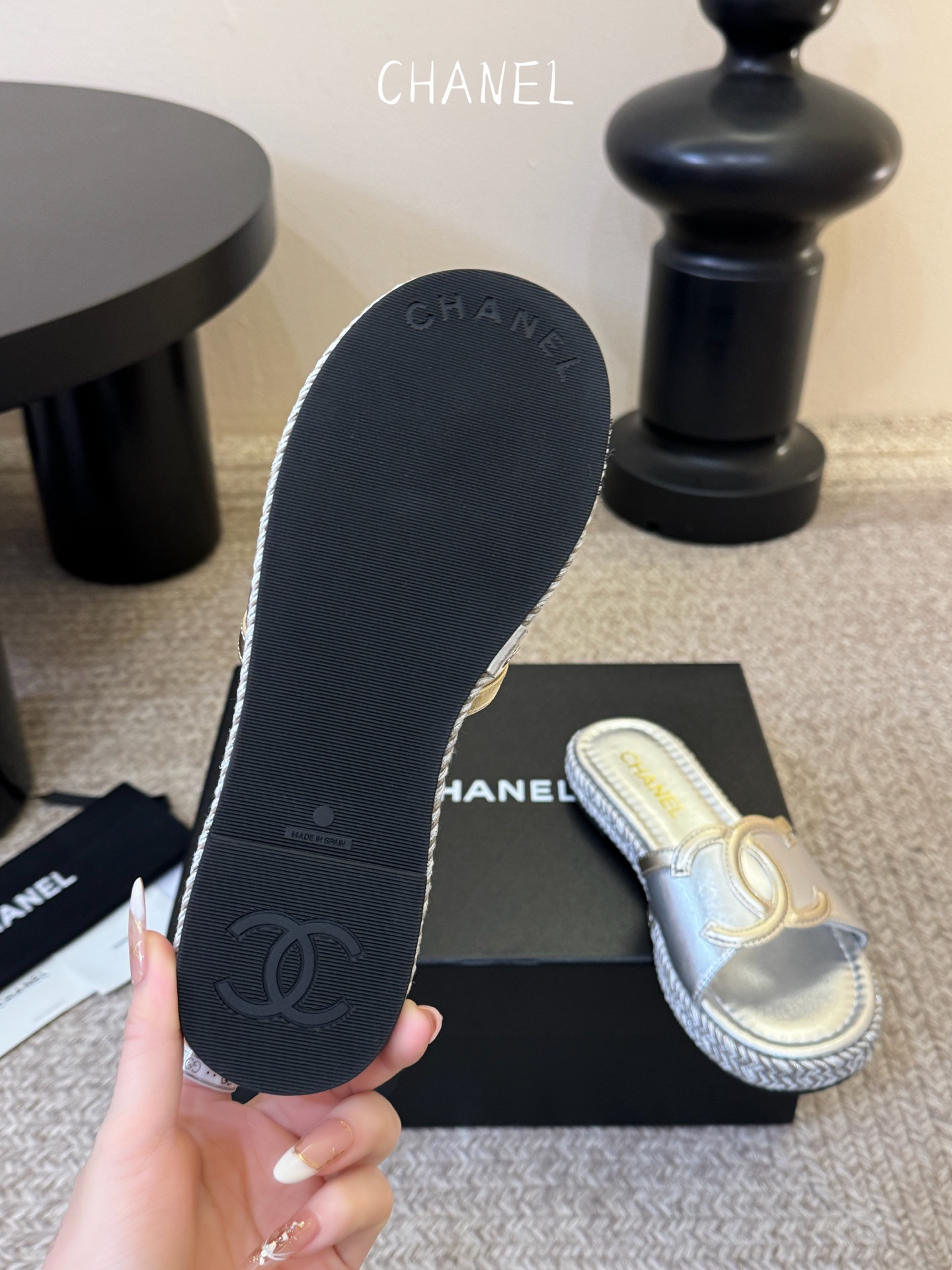 chane* 25ss 小香 平底拖鞋夏日配搭创造更多可能性！夏日气息满满 编织面透气舒适 大底Logo