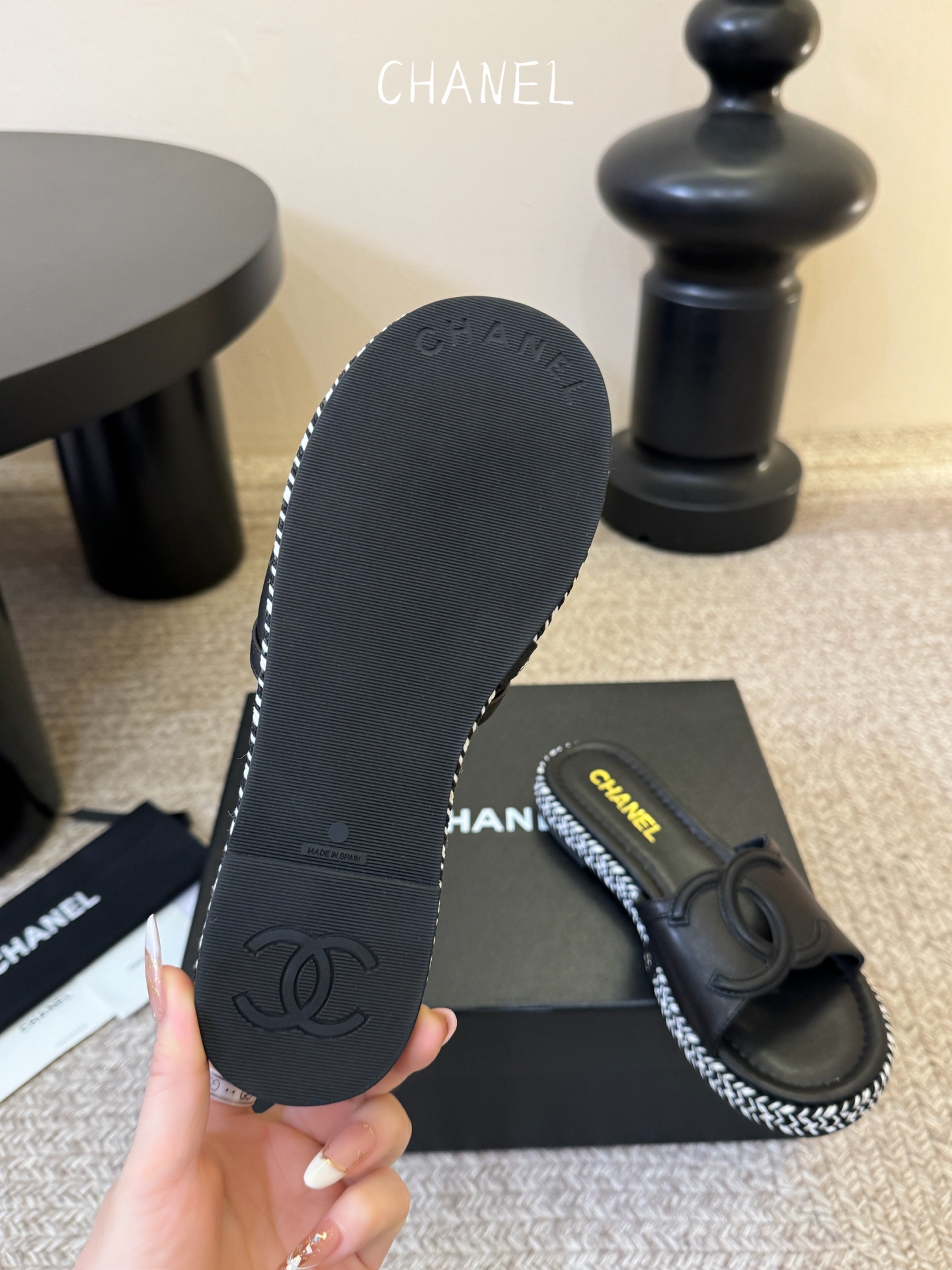 chane* 25ss 小香 平底拖鞋夏日配搭创造更多可能性！夏日气息满满 编织面透气舒适 大底Logo