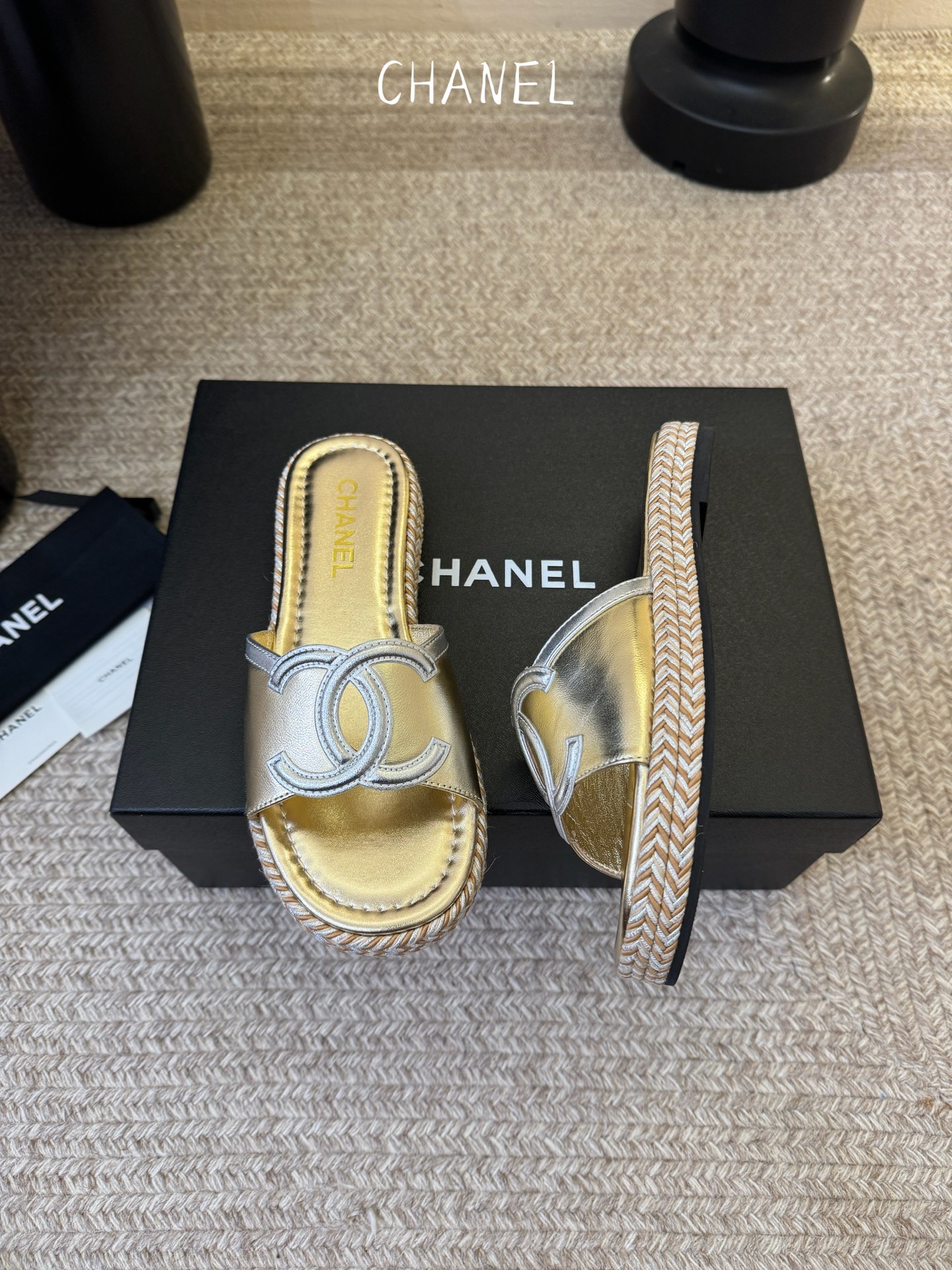 chane* 25ss 小香 平底拖鞋夏日配搭创造更多可能性！夏日气息满满 编织面透气舒适 大底Logo