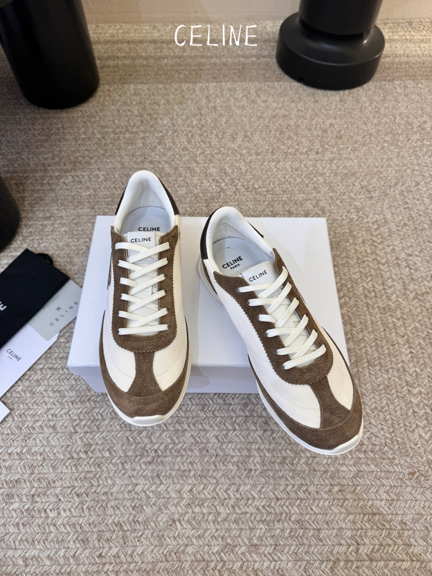 增加颜色Celin*凯旋门复古运动鞋德训鞋阿甘鞋采用经典的阿甘鞋/德训鞋轮廓，低帮流线型鞋身搭配窄鞋头，