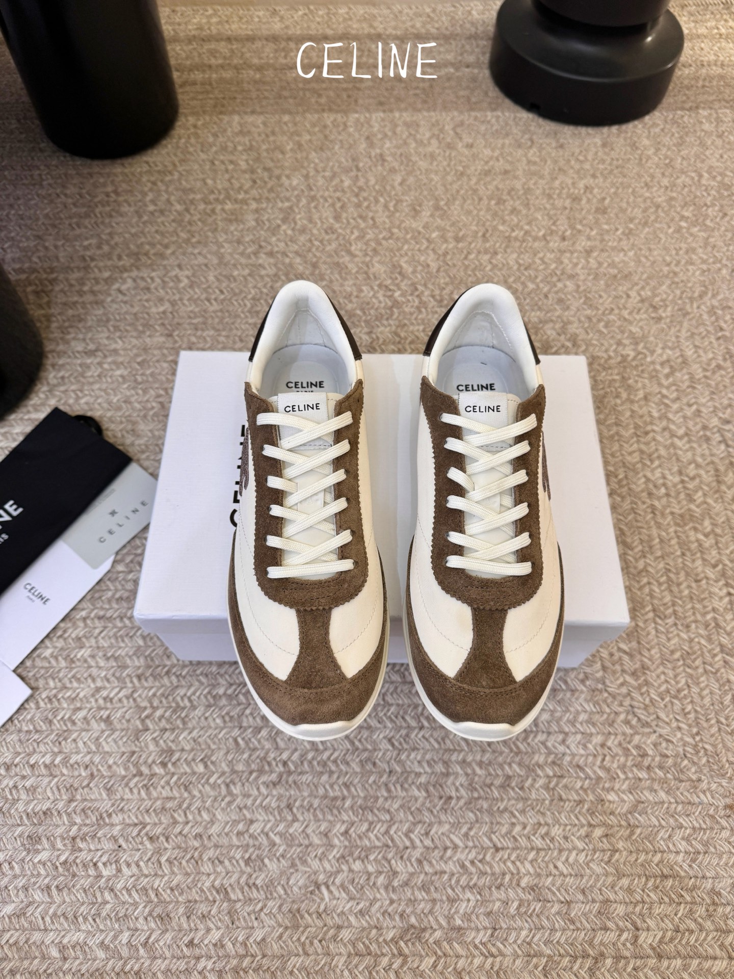 增加颜色Celin*凯旋门复古运动鞋德训鞋阿甘鞋采用经典的阿甘鞋/德训鞋轮廓，低帮流线型鞋身搭配窄鞋头，