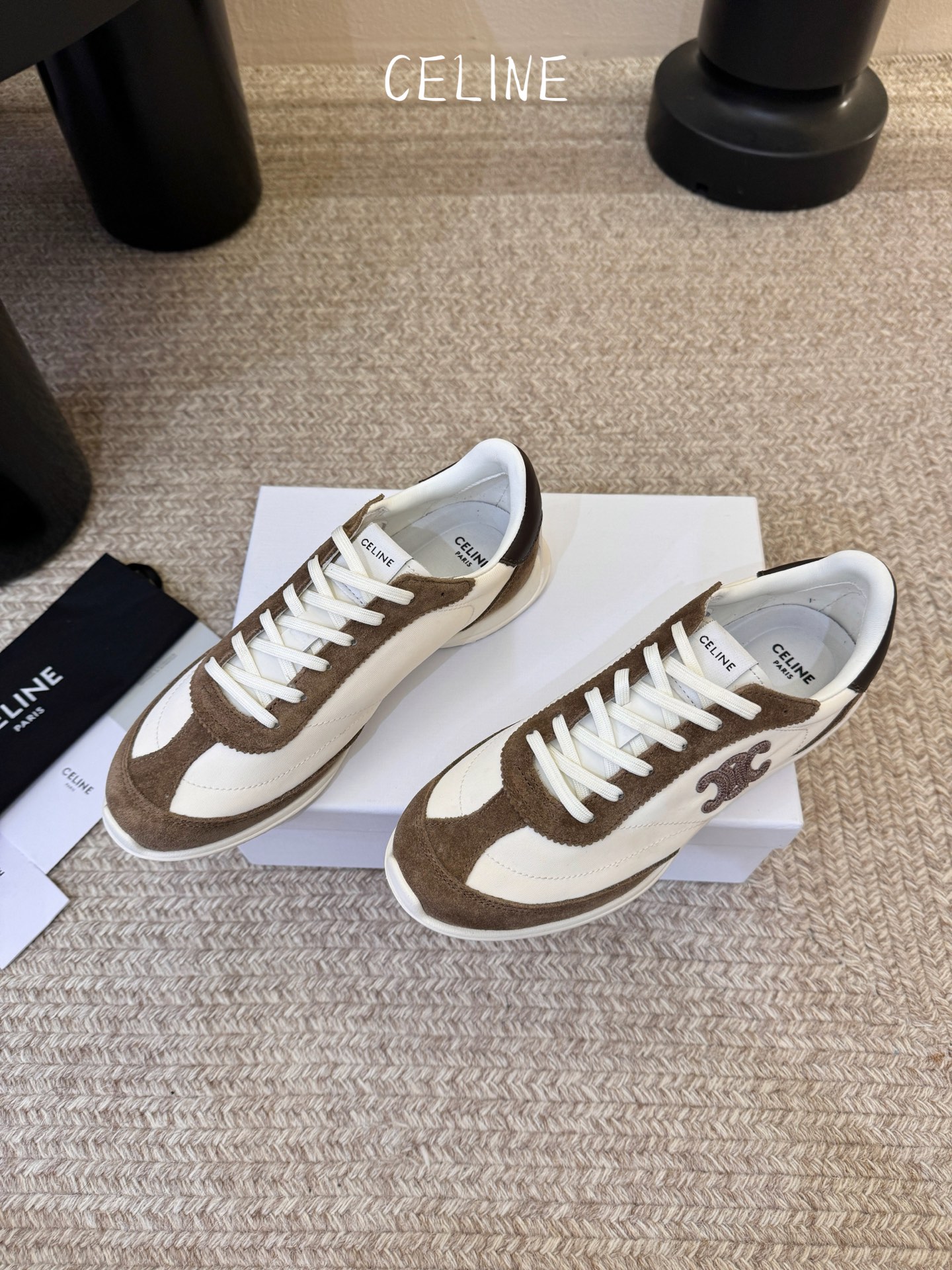 增加颜色Celin*凯旋门复古运动鞋德训鞋阿甘鞋采用经典的阿甘鞋/德训鞋轮廓，低帮流线型鞋身搭配窄鞋头，