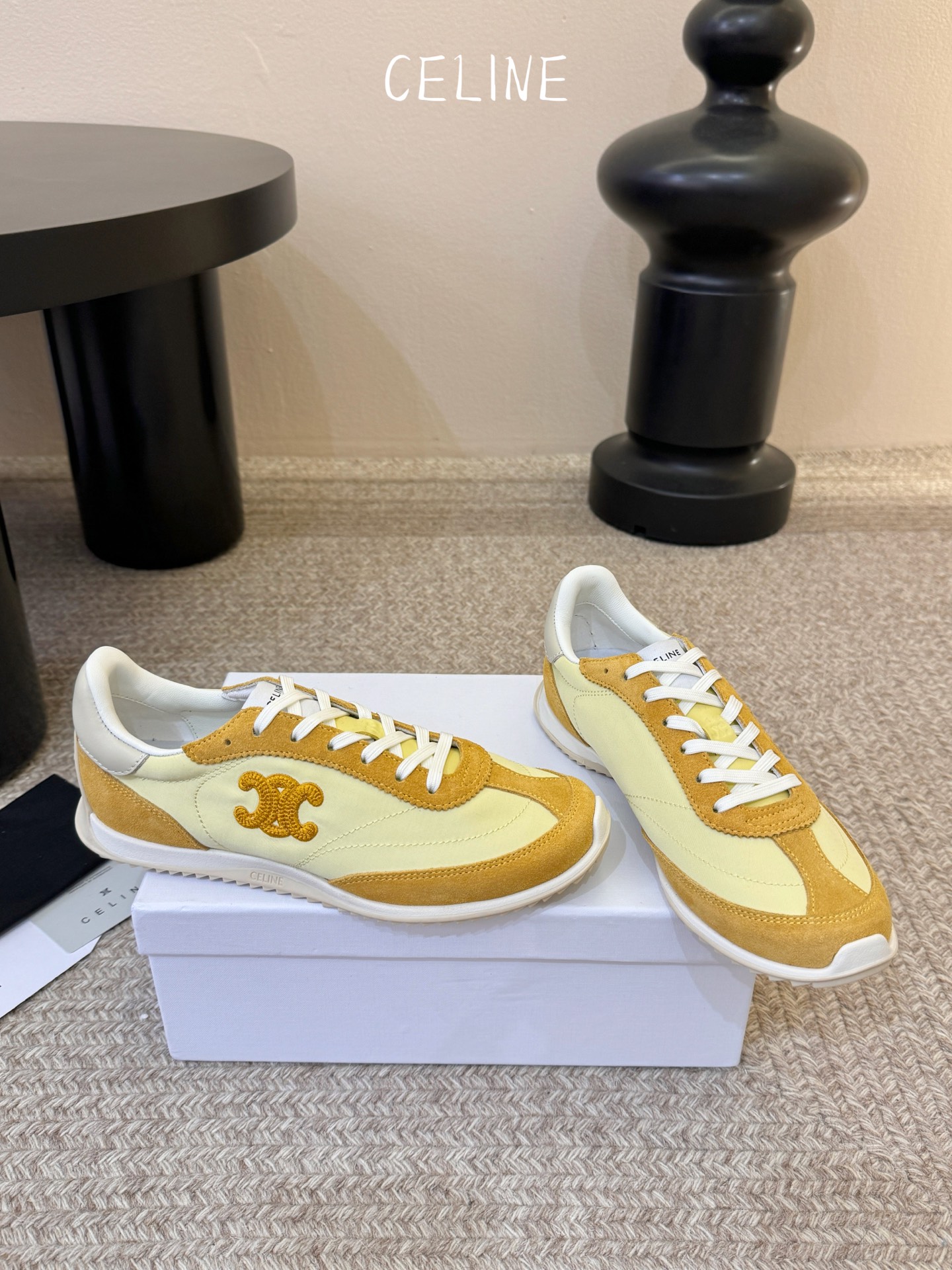 增加颜色Celin*凯旋门复古运动鞋德训鞋阿甘鞋采用经典的阿甘鞋/德训鞋轮廓，低帮流线型鞋身搭配窄鞋头，